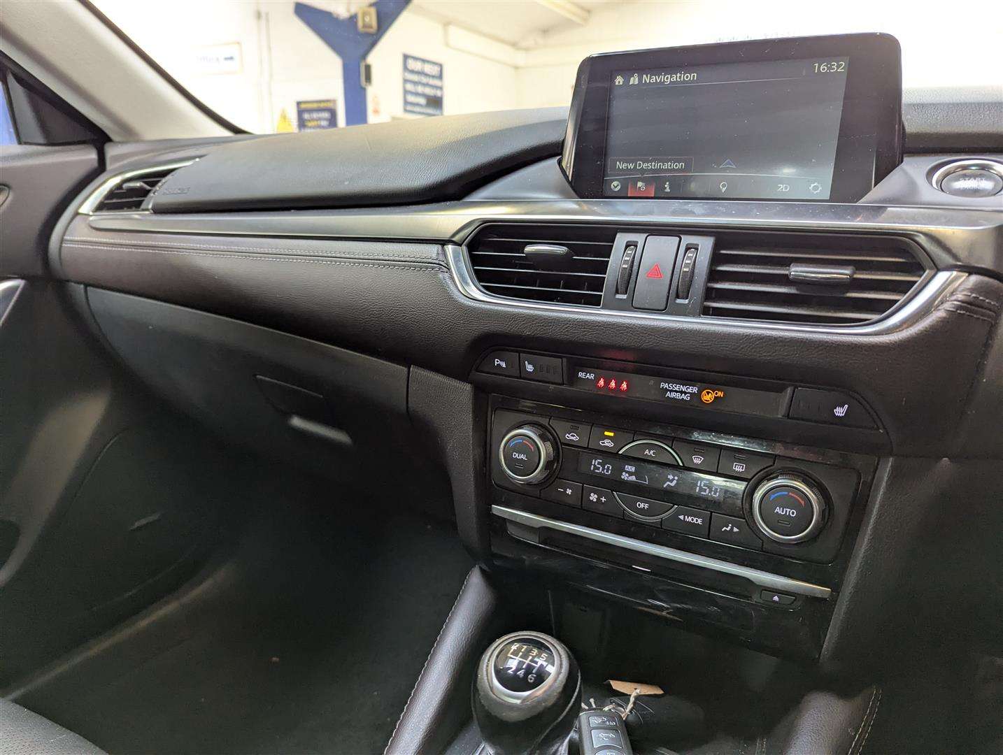 <p>2015 MAZDA 6 SPORT NAV D</p>