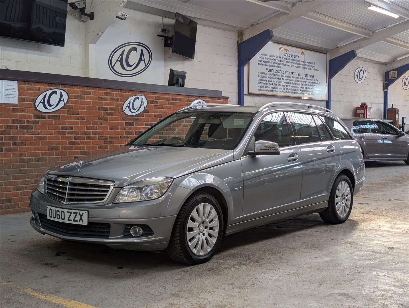 <p>2010 MERCEDES-BENZ C220 BLUEF-CY ELEG CDI A</p>