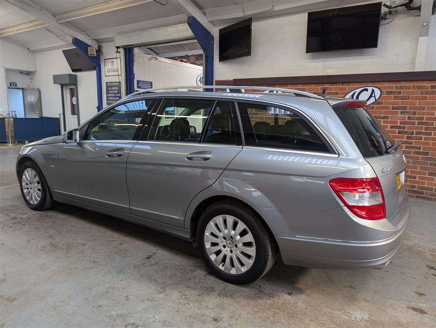 <p>2010 MERCEDES-BENZ C220 BLUEF-CY ELEG CDI A</p>