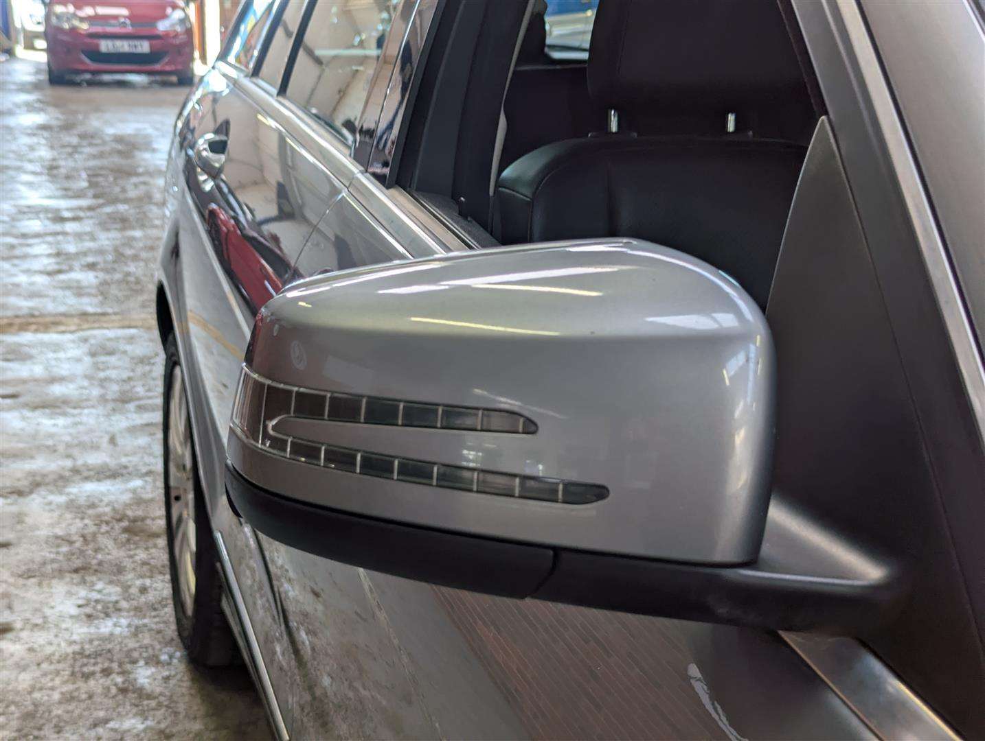 <p>2010 MERCEDES-BENZ C220 BLUEF-CY ELEG CDI A</p>