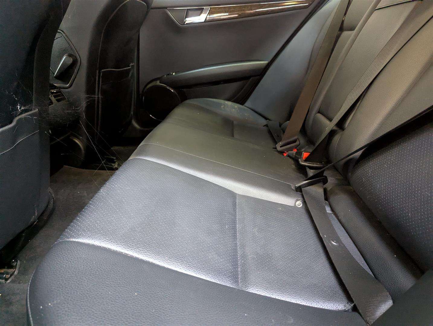 <p>2010 MERCEDES-BENZ C220 BLUEF-CY ELEG CDI A</p>