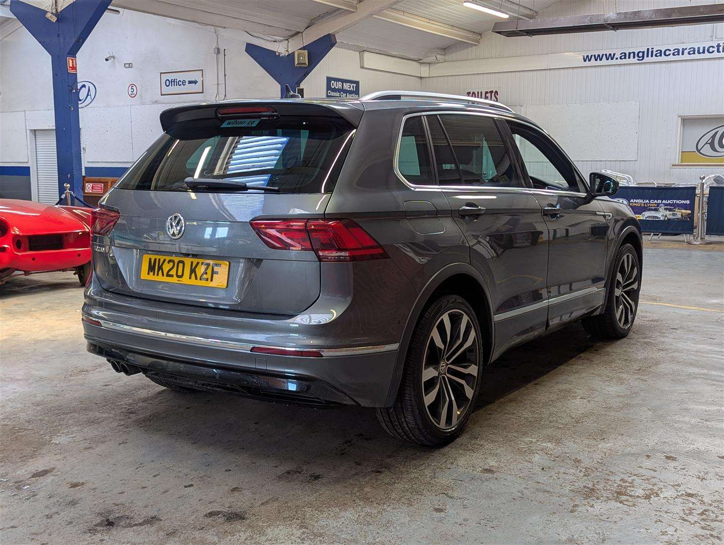 <p>2020 VOLKSWAGEN TIGUAN R-LINE TECH TDI S-</p>