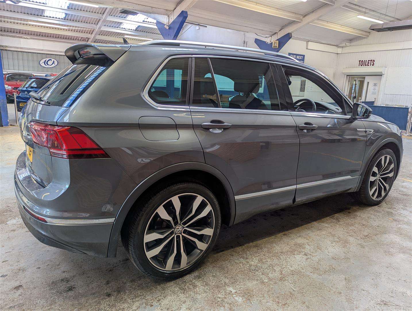 <p>2020 VOLKSWAGEN TIGUAN R-LINE TECH TDI S-</p>