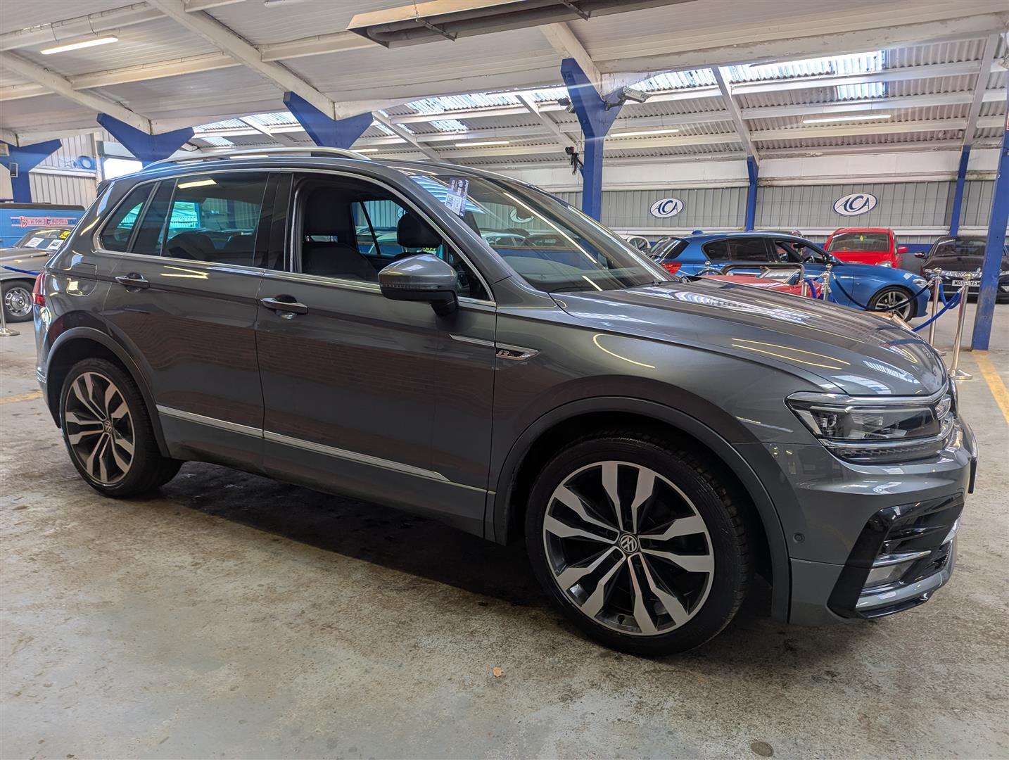 <p>2020 VOLKSWAGEN TIGUAN R-LINE TECH TDI S-</p>