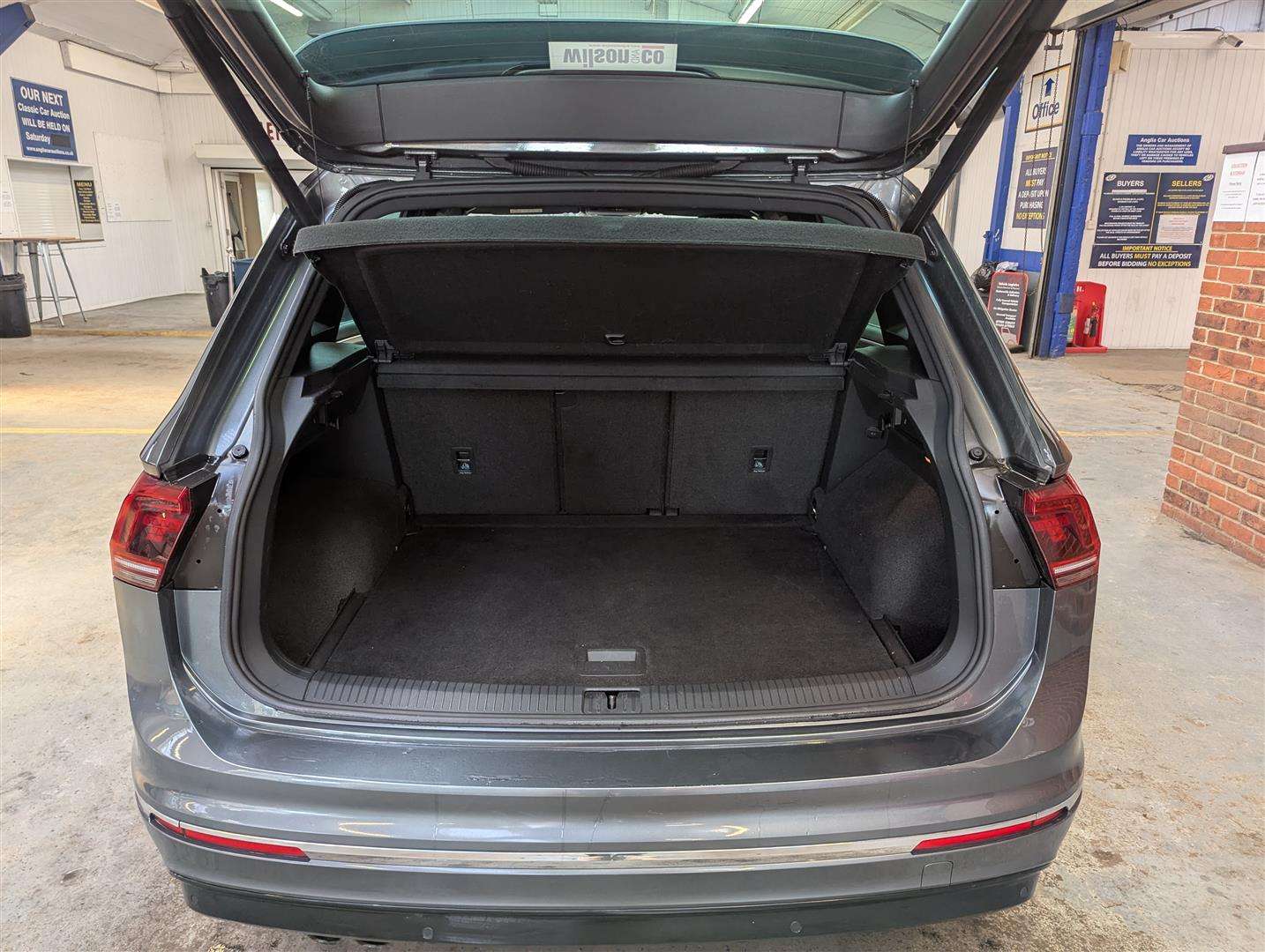 <p>2020 VOLKSWAGEN TIGUAN R-LINE TECH TDI S-</p>