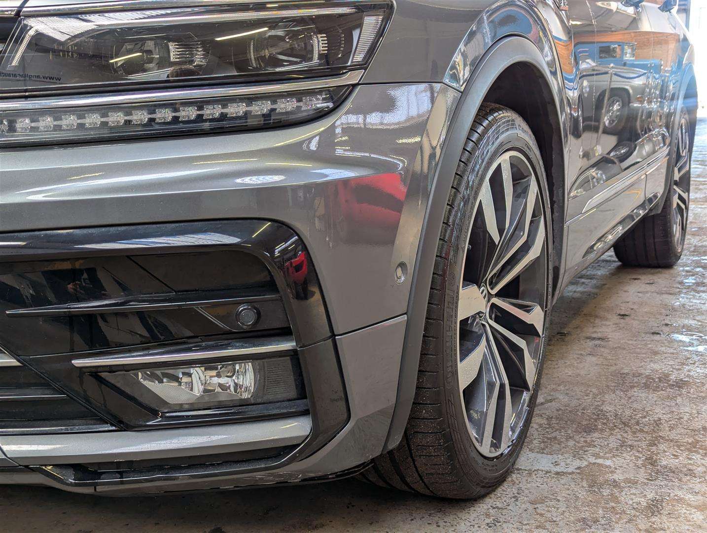 <p>2020 VOLKSWAGEN TIGUAN R-LINE TECH TDI S-</p>