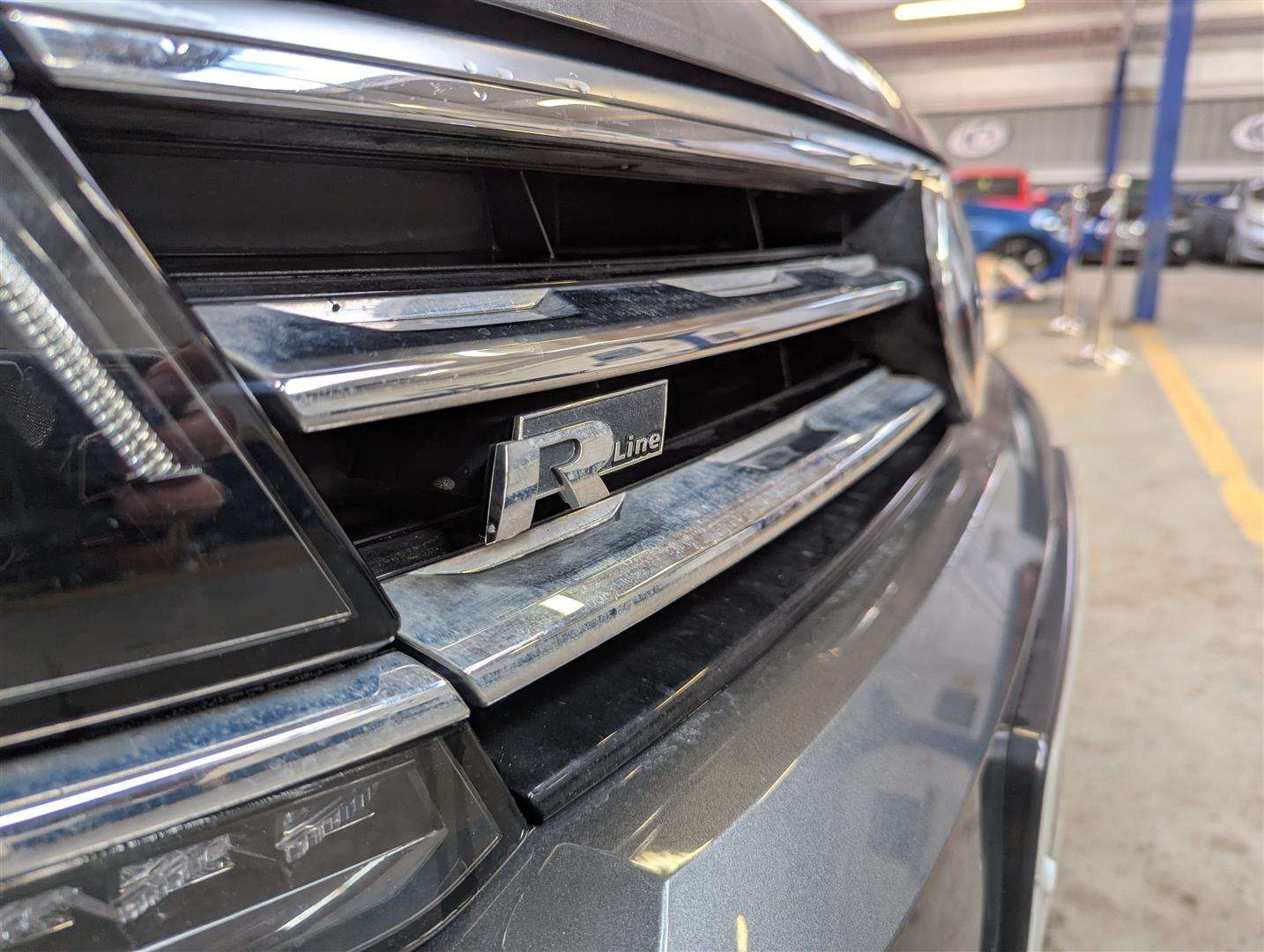 <p>2020 VOLKSWAGEN TIGUAN R-LINE TECH TDI S-</p>
