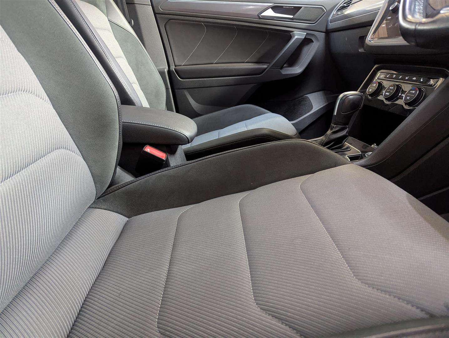 <p>2020 VOLKSWAGEN TIGUAN R-LINE TECH TDI S-</p>