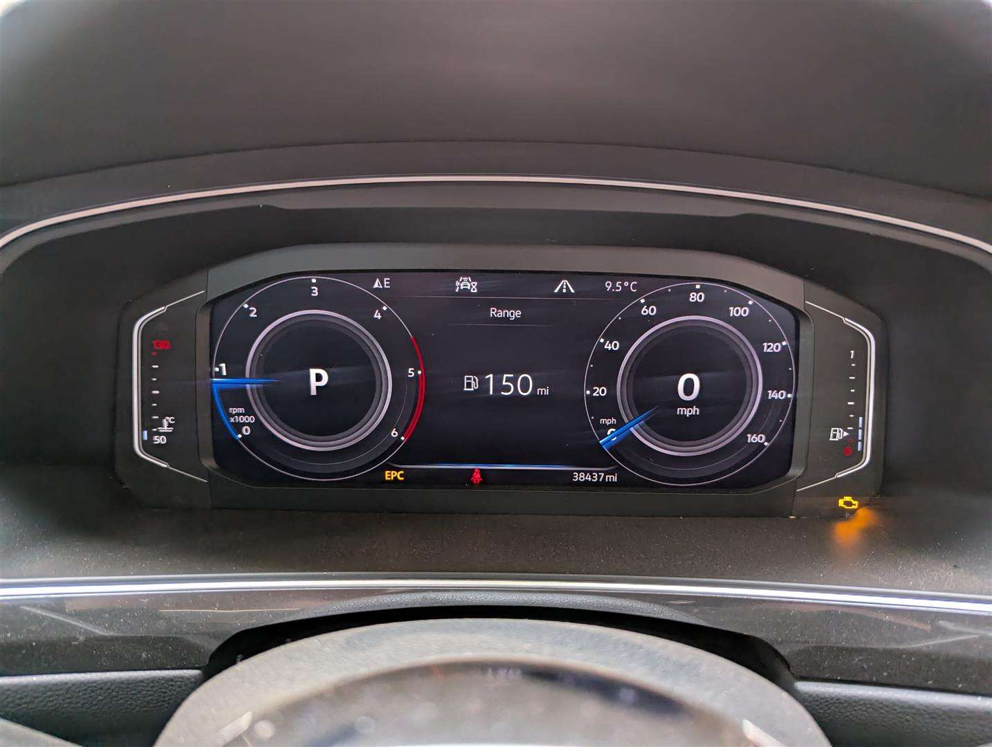 <p>2020 VOLKSWAGEN TIGUAN R-LINE TECH TDI S-</p>