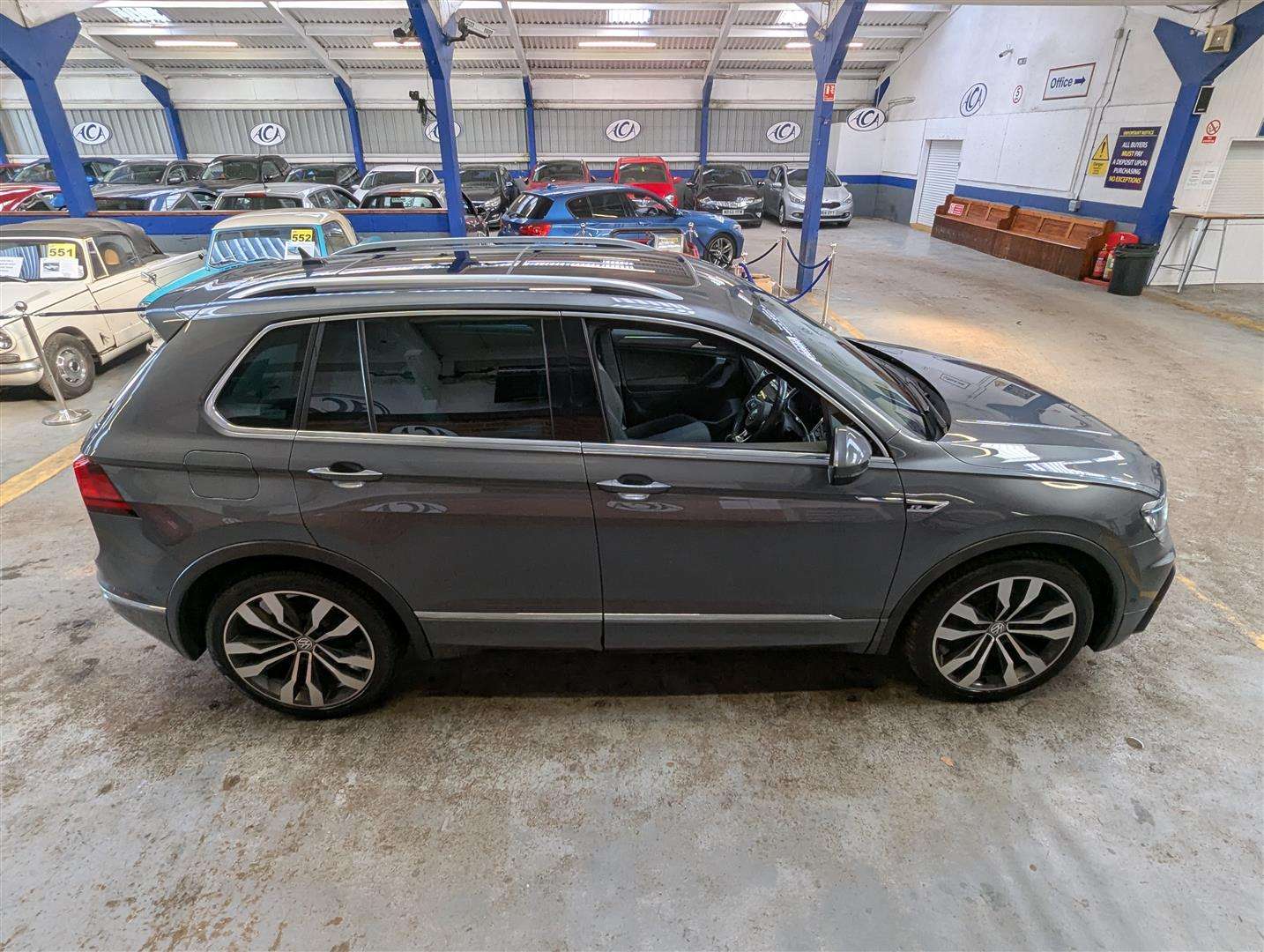 <p>2020 VOLKSWAGEN TIGUAN R-LINE TECH TDI S-</p>