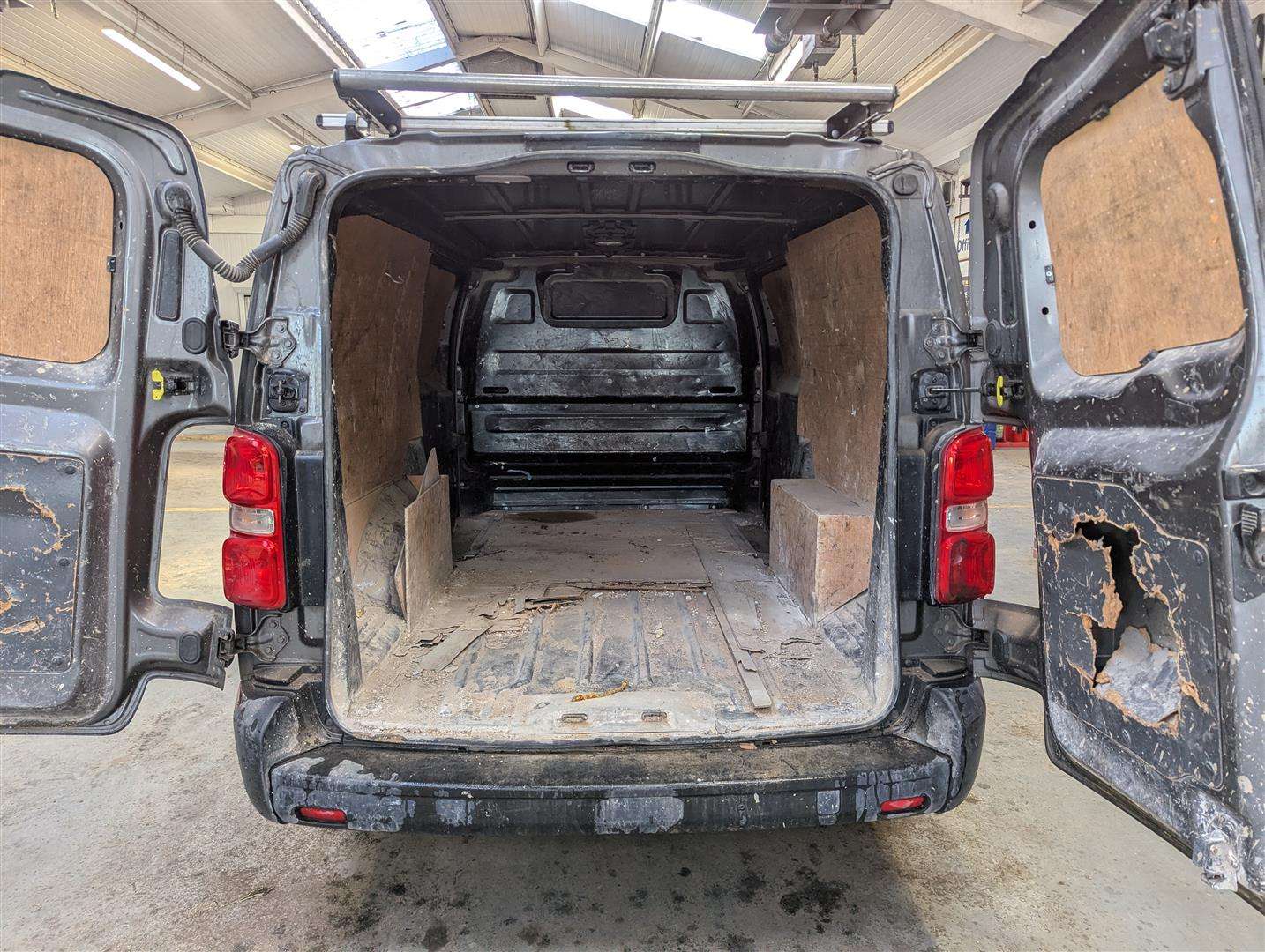 <p>2020 VAUXHALL VIVARO 2900 EDITION S/S</p>