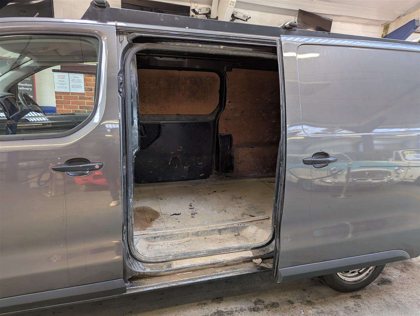 <p>2020 VAUXHALL VIVARO 2900 EDITION S/S</p>