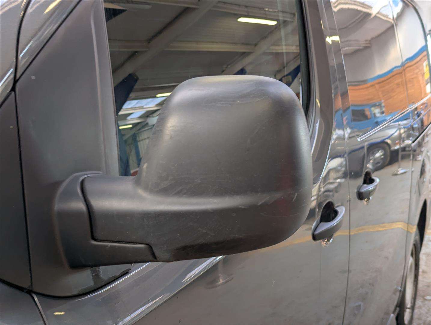 <p>2020 VAUXHALL VIVARO 2900 EDITION S/S</p>