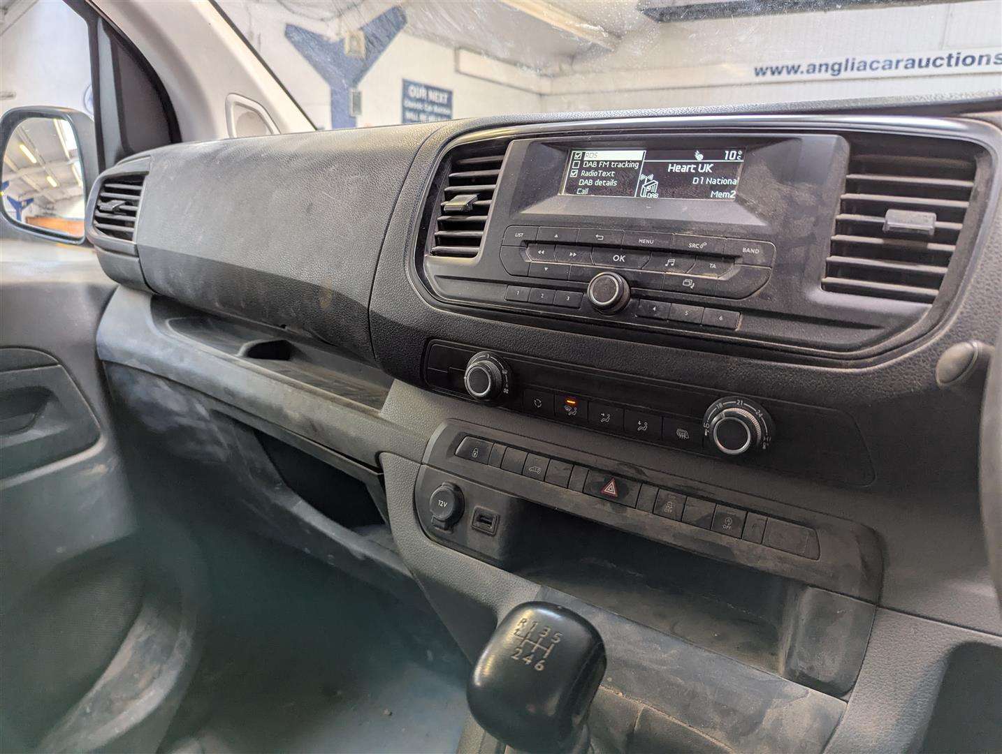 <p>2020 VAUXHALL VIVARO 2900 EDITION S/S</p>