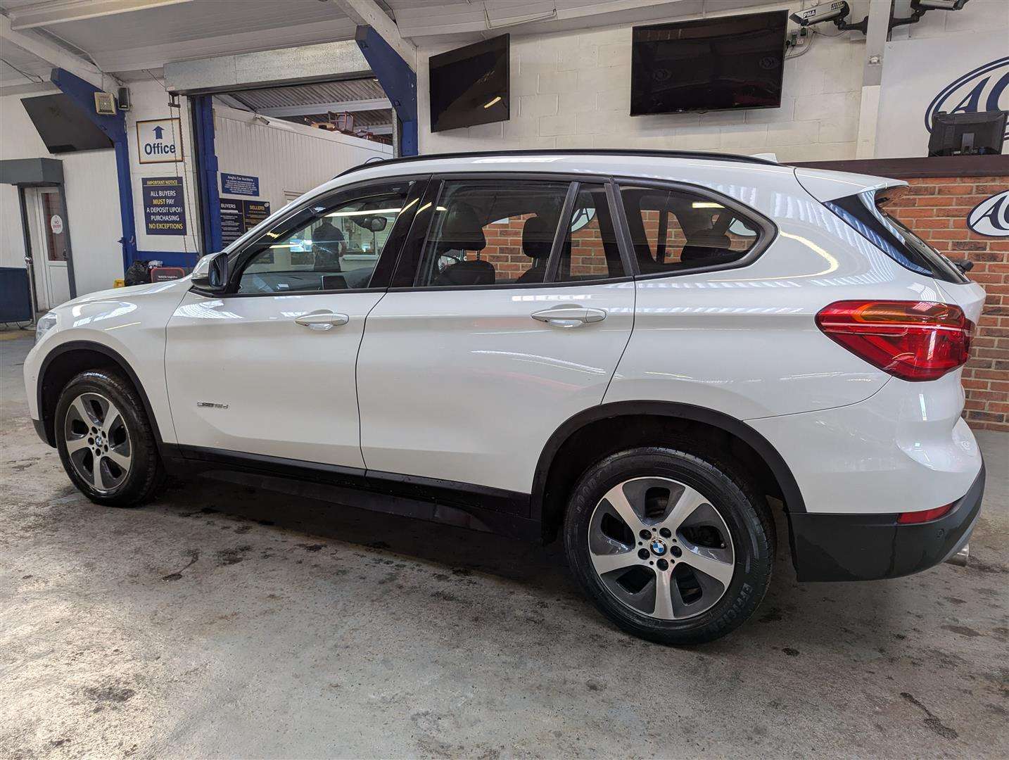 <p>2016 BMW X1 SDRIVE18D SE</p>