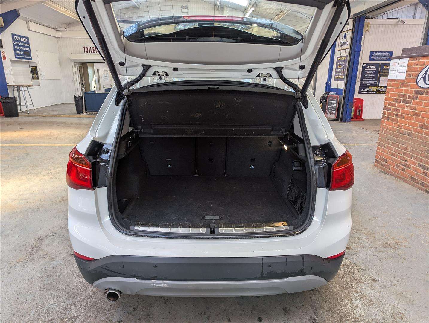 <p>2016 BMW X1 SDRIVE18D SE</p>