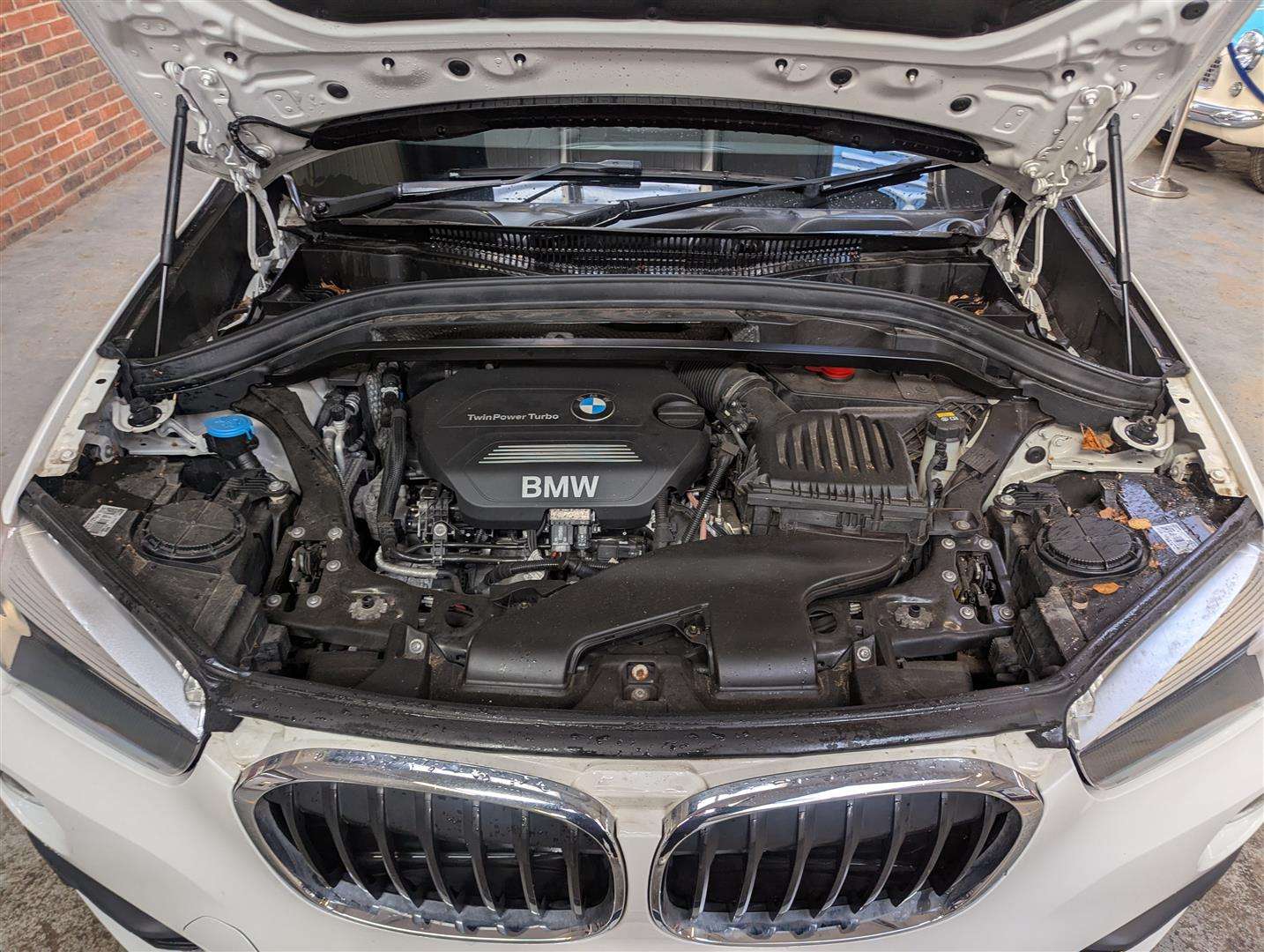 <p>2016 BMW X1 SDRIVE18D SE</p>