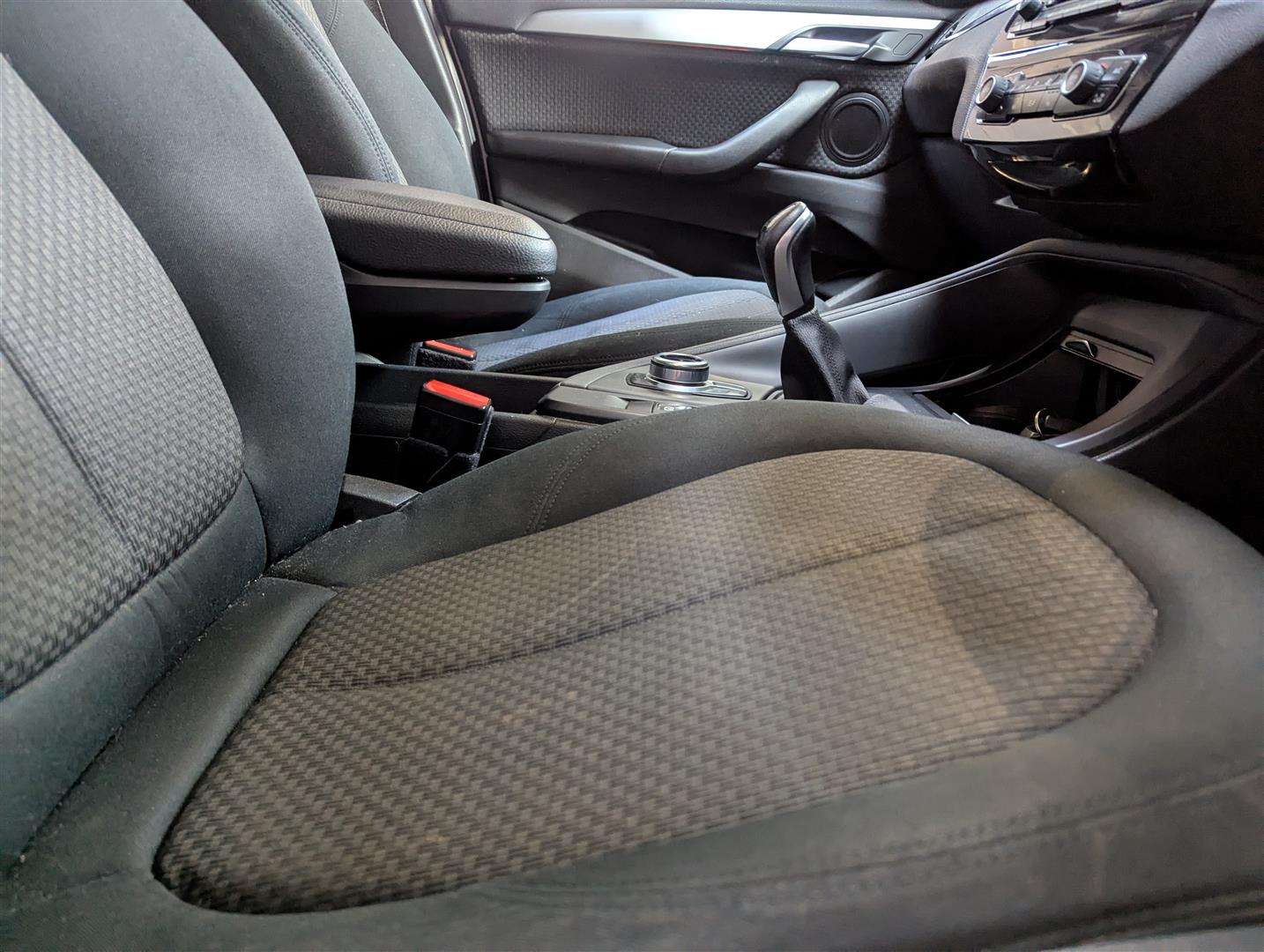 <p>2016 BMW X1 SDRIVE18D SE</p>