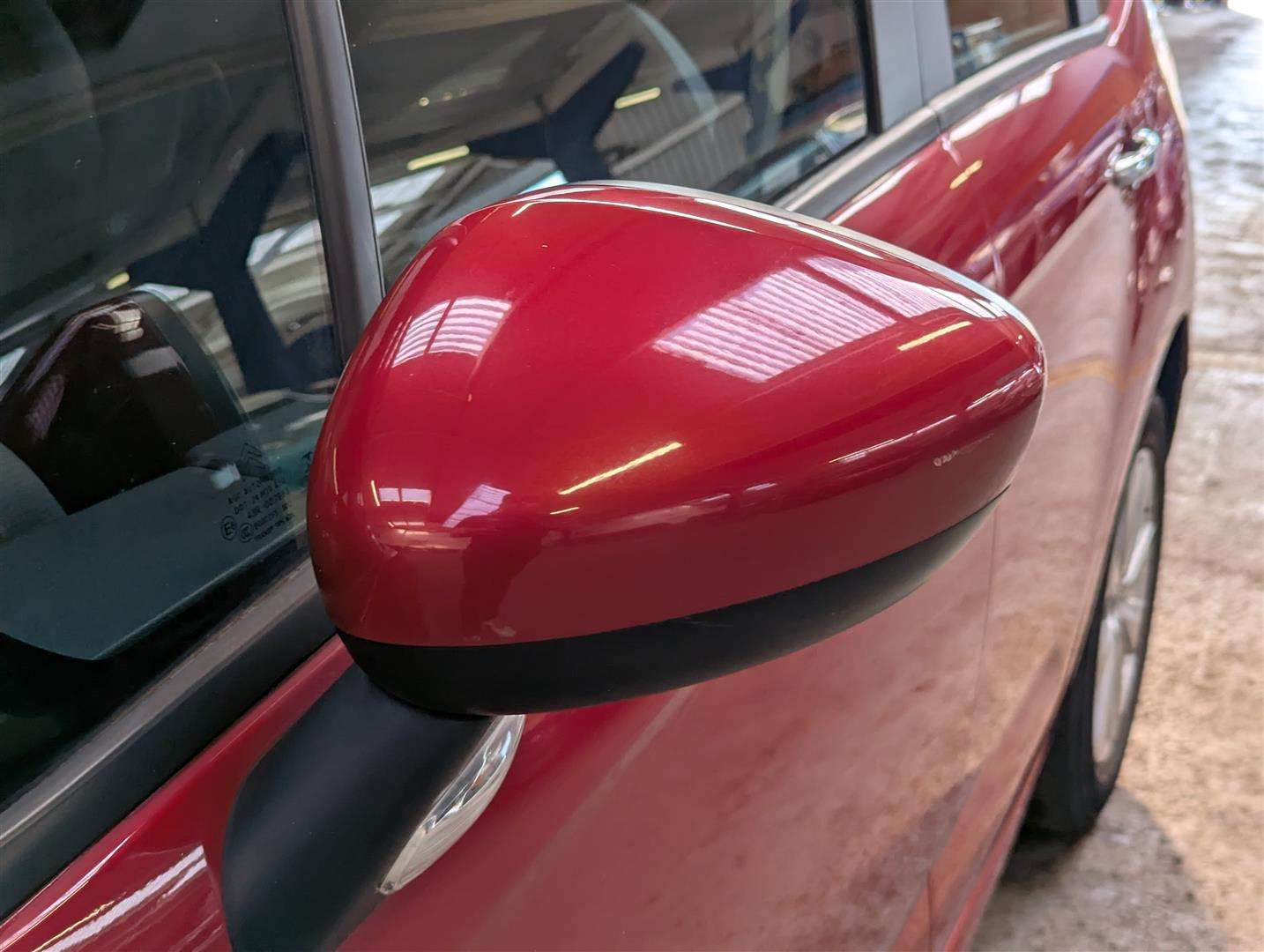 <p>2014 CITROEN C3 VTR +</p>