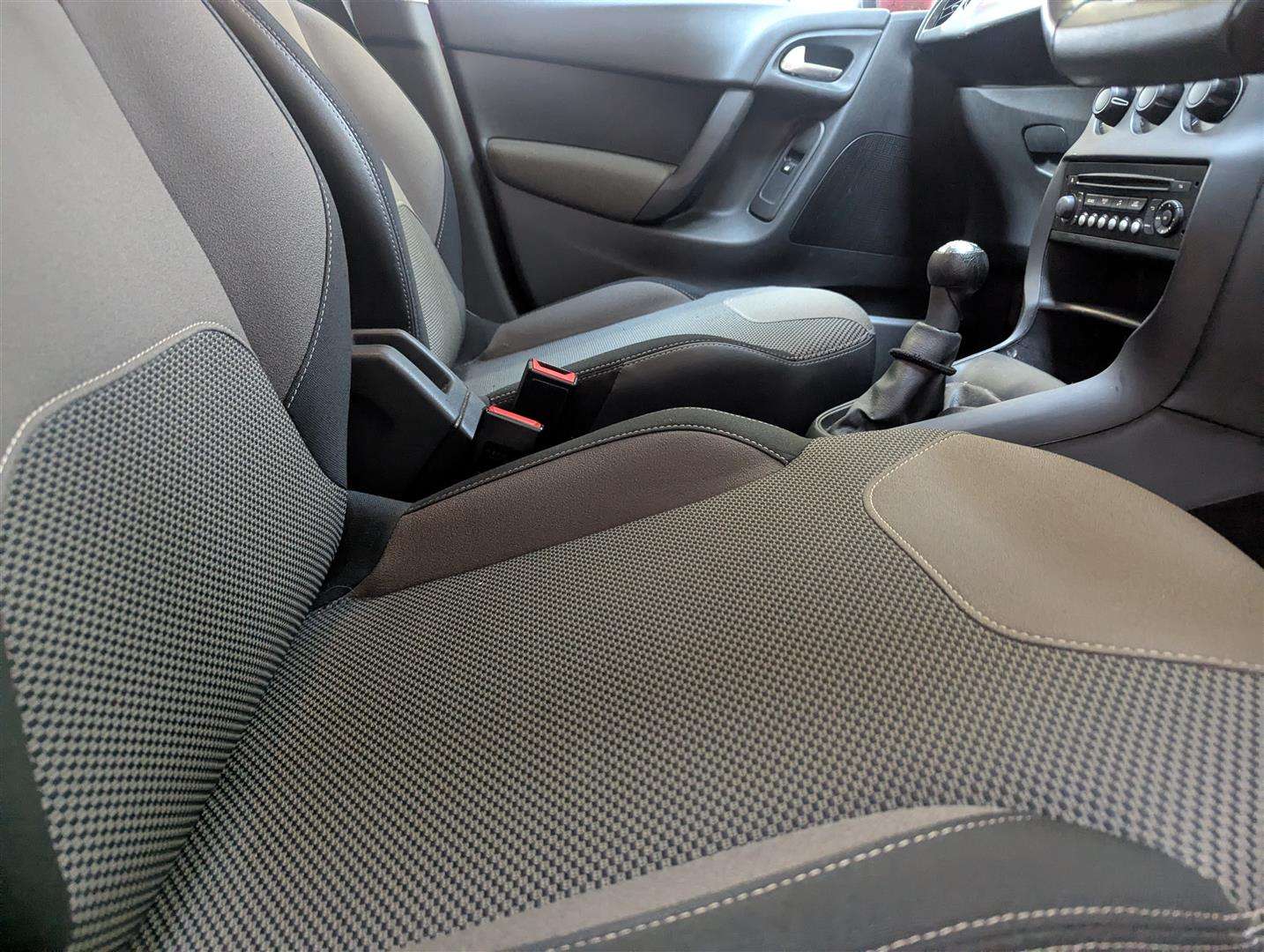 <p>2014 CITROEN C3 VTR +</p>