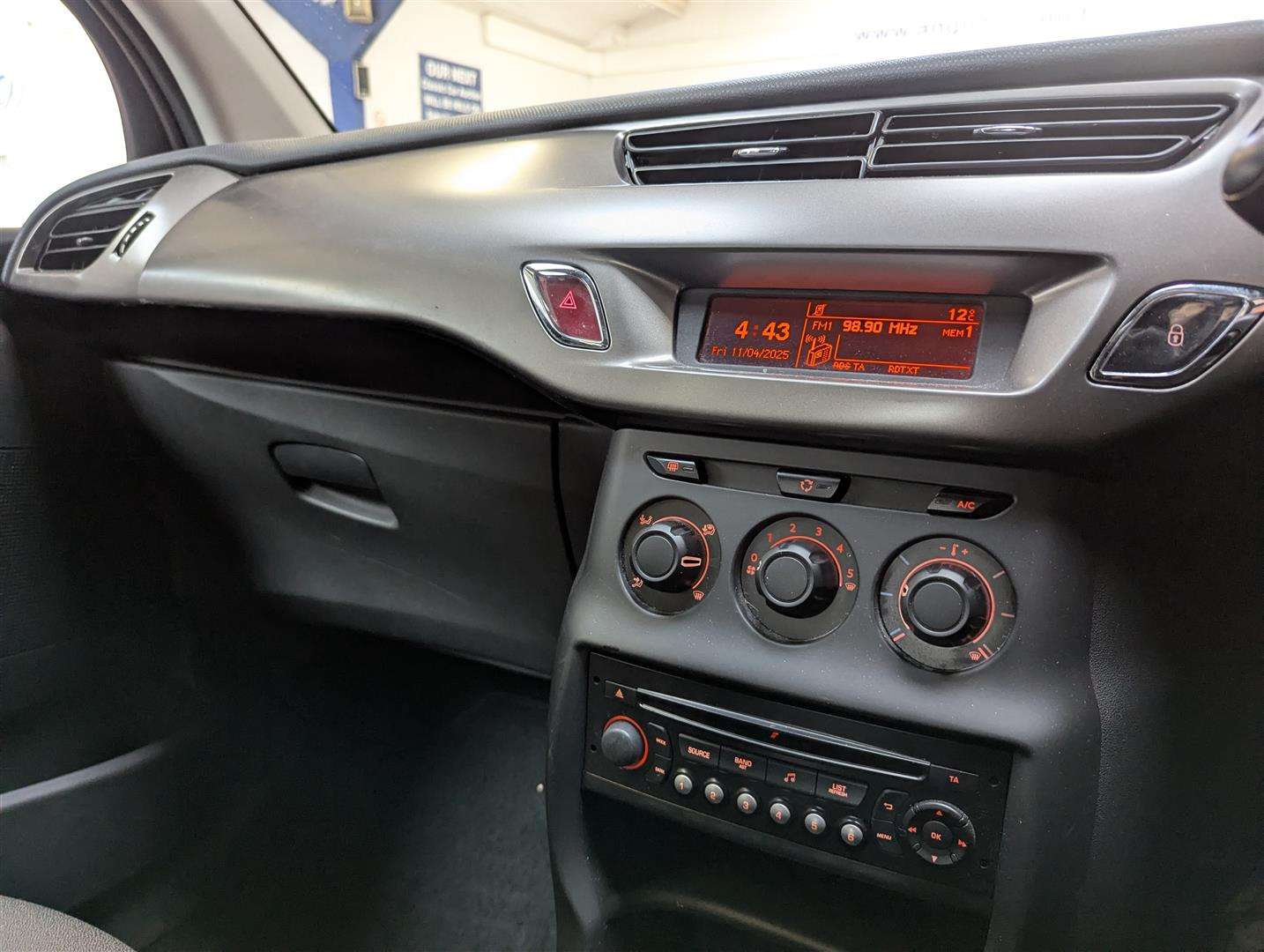 <p>2014 CITROEN C3 VTR +</p>