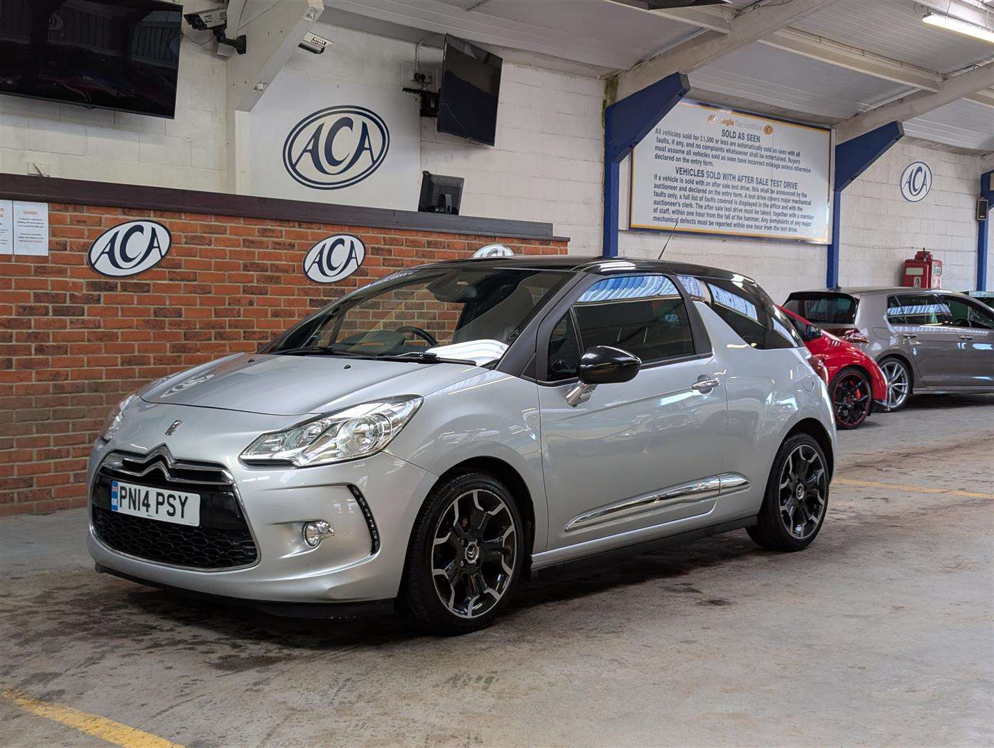 <p>2014 CITROEN DS3 DSTYLE + E-HDI</p>