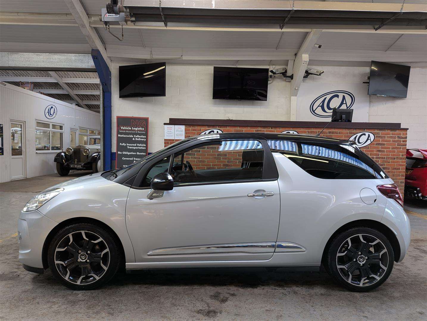 <p>2014 CITROEN DS3 DSTYLE + E-HDI</p>