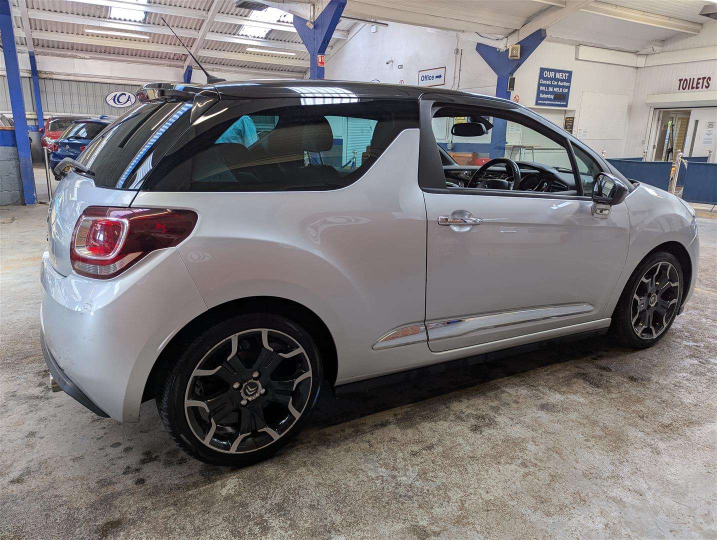 <p>2014 CITROEN DS3 DSTYLE + E-HDI</p>