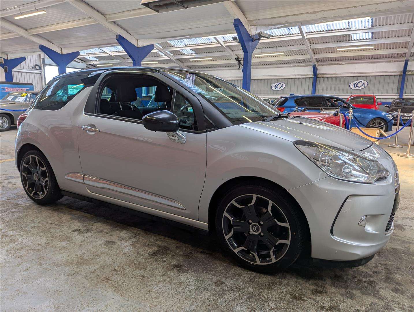 <p>2014 CITROEN DS3 DSTYLE + E-HDI</p>