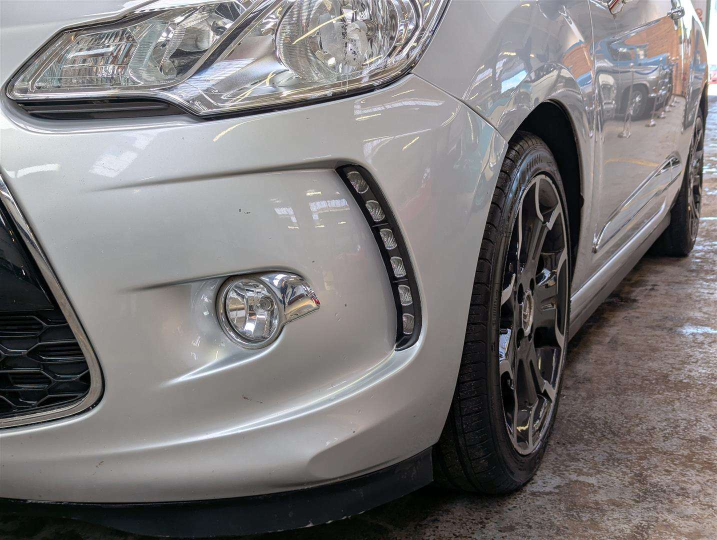 <p>2014 CITROEN DS3 DSTYLE + E-HDI</p>