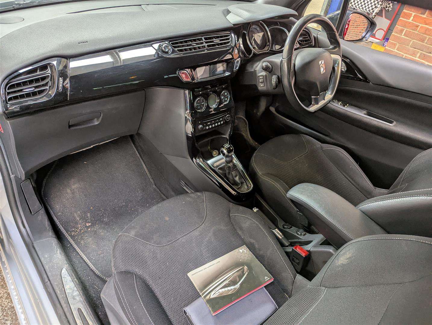 <p>2014 CITROEN DS3 DSTYLE + E-HDI</p>