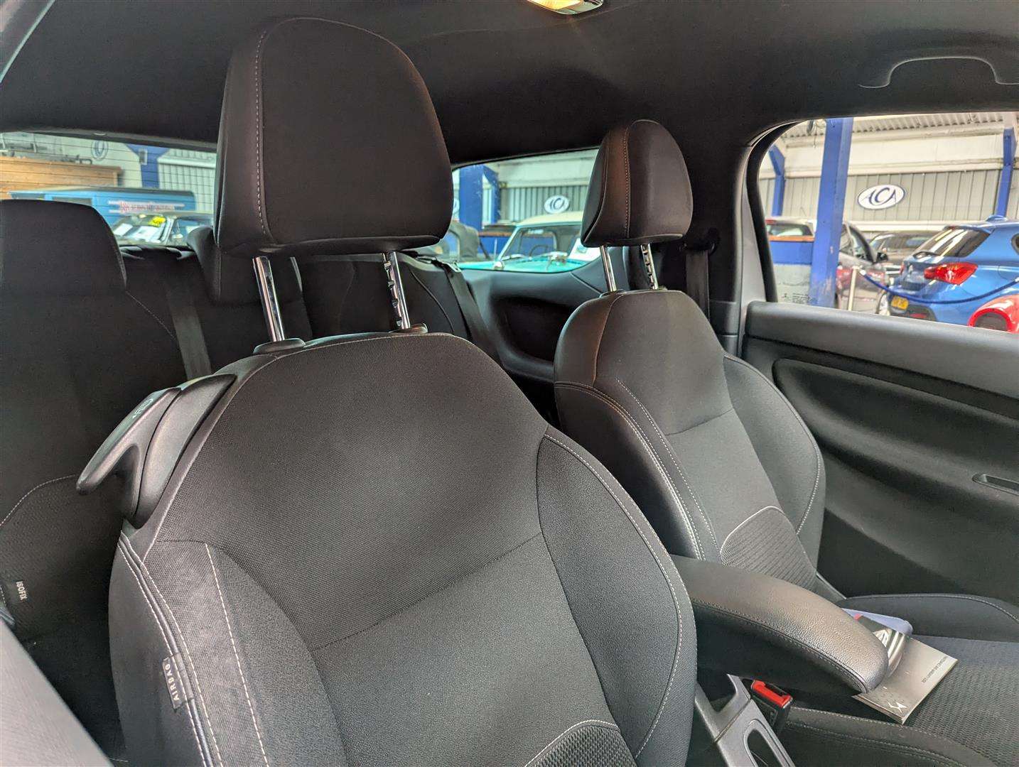 <p>2014 CITROEN DS3 DSTYLE + E-HDI</p>