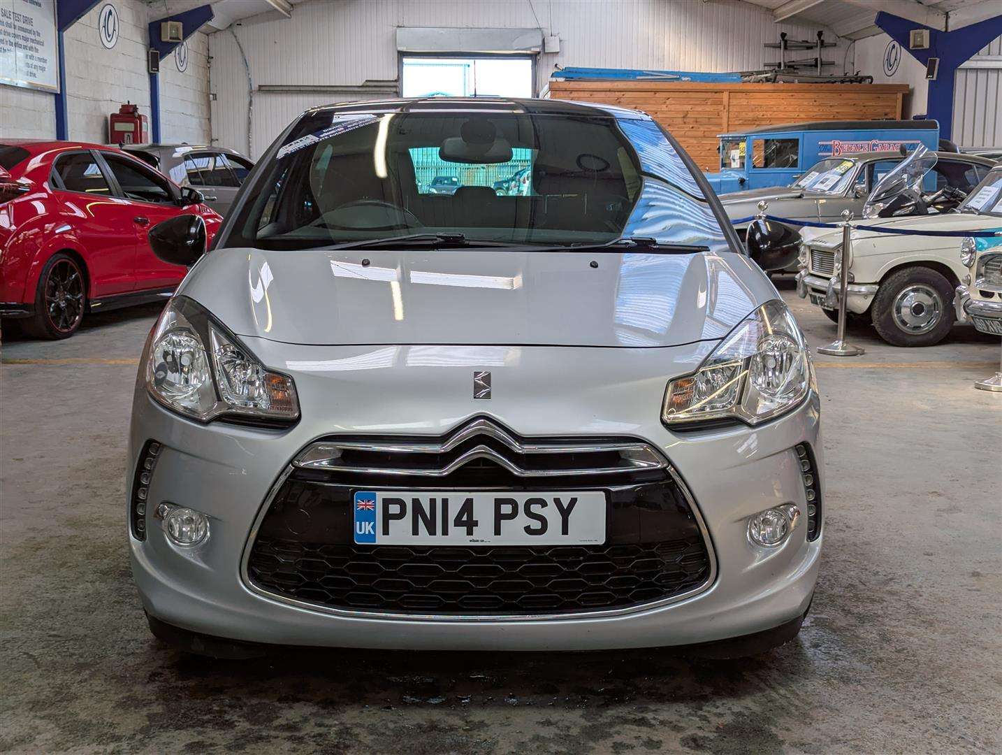 <p>2014 CITROEN DS3 DSTYLE + E-HDI</p>