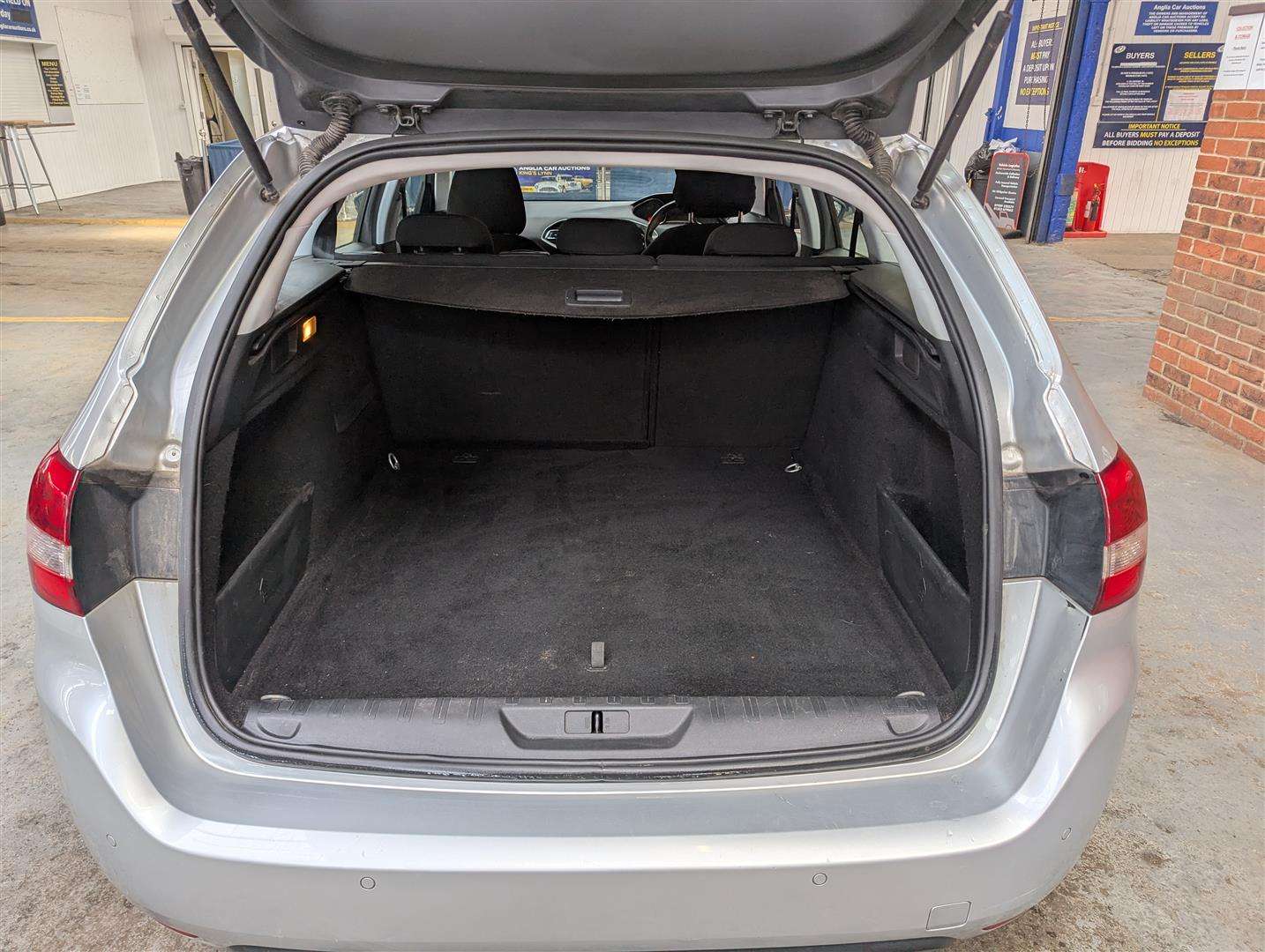 <p>2015 PEUGEOT 308 ACTIVE SW HDI</p>