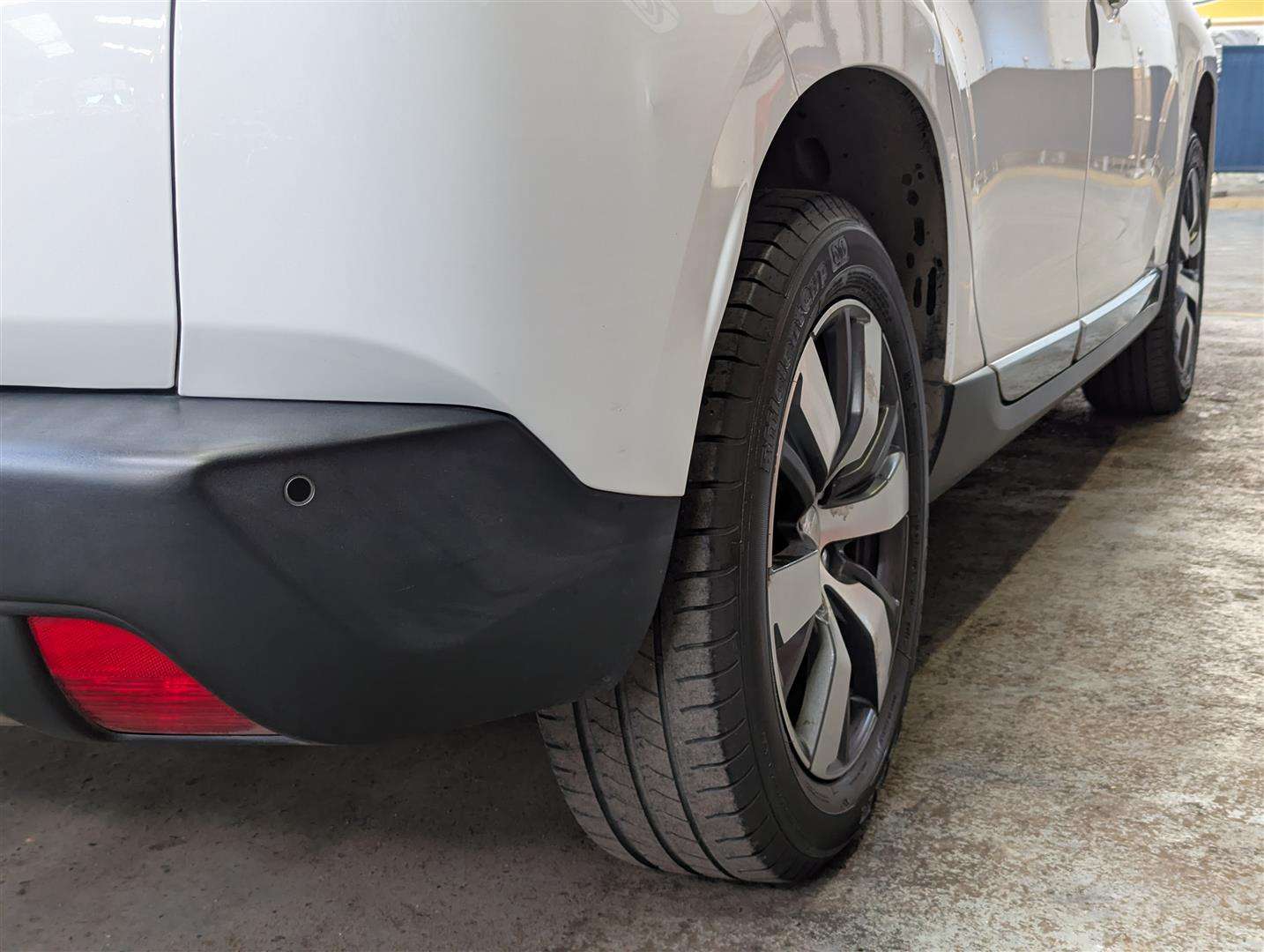 <p>2015 PEUGEOT 2008 ALLURE E-HDI</p>