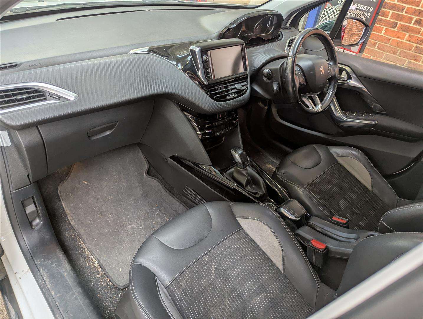 <p>2015 PEUGEOT 2008 ALLURE E-HDI</p>