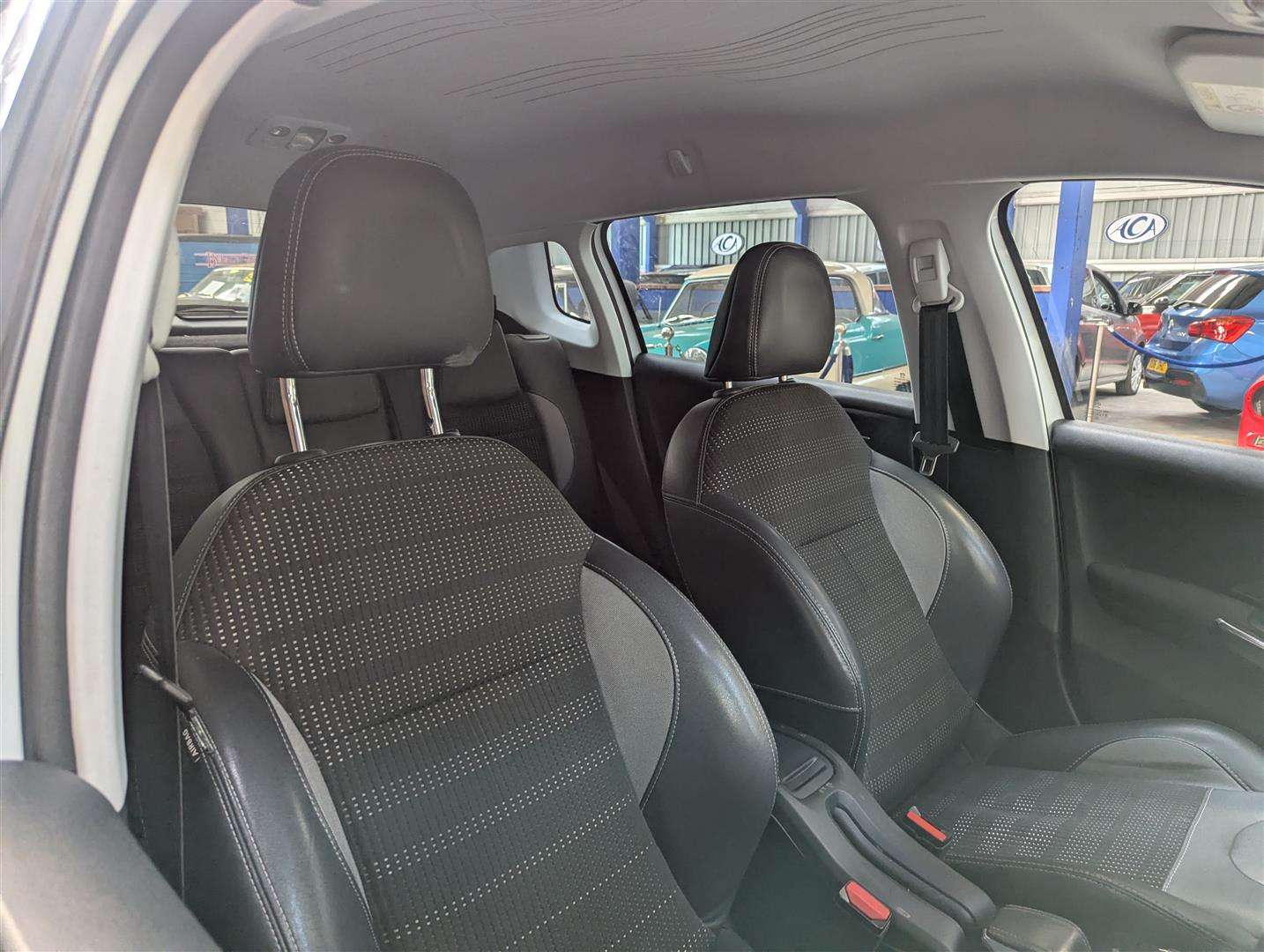 <p>2015 PEUGEOT 2008 ALLURE E-HDI</p>