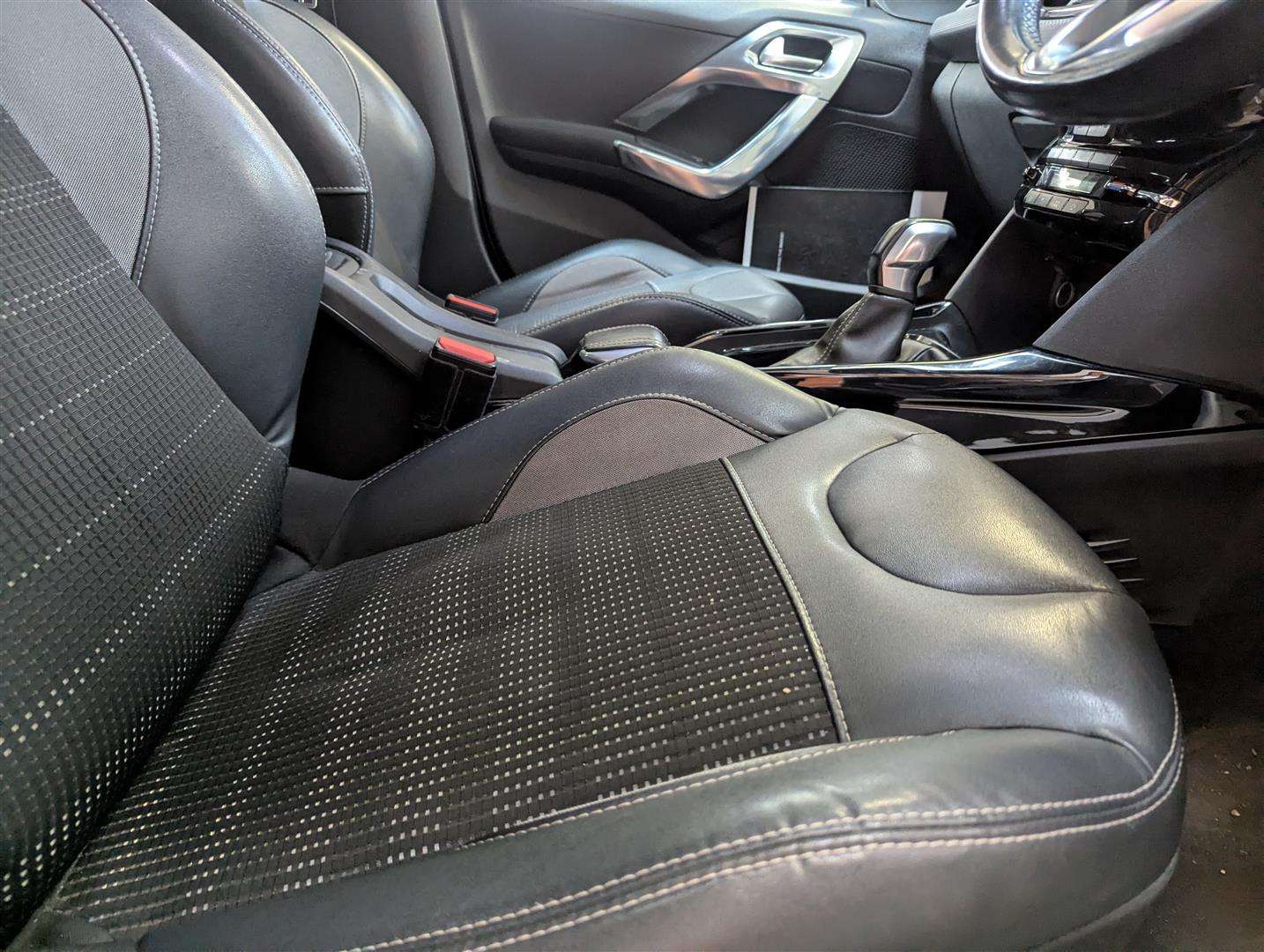 <p>2015 PEUGEOT 2008 ALLURE E-HDI</p>