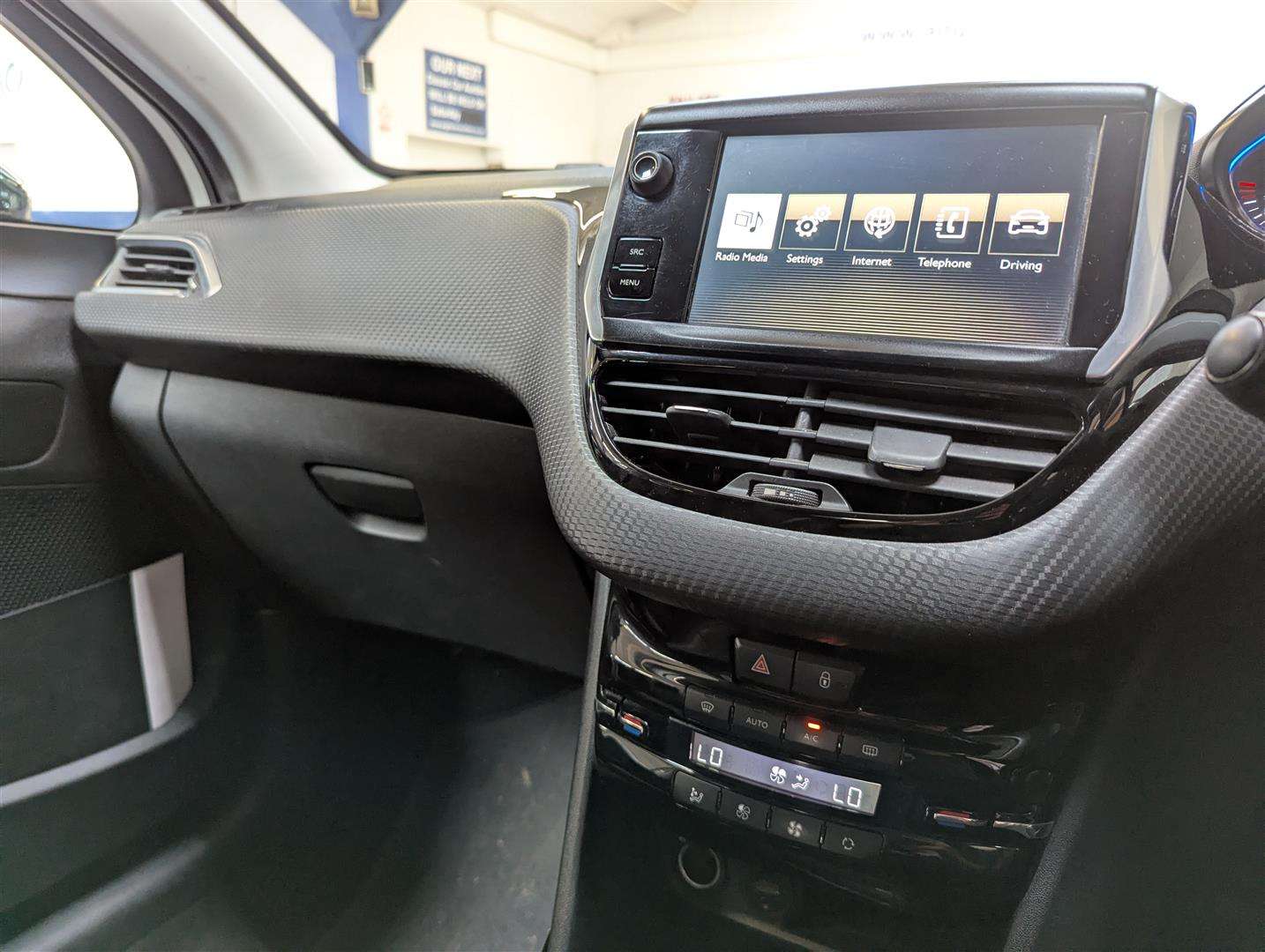 <p>2015 PEUGEOT 2008 ALLURE E-HDI</p>