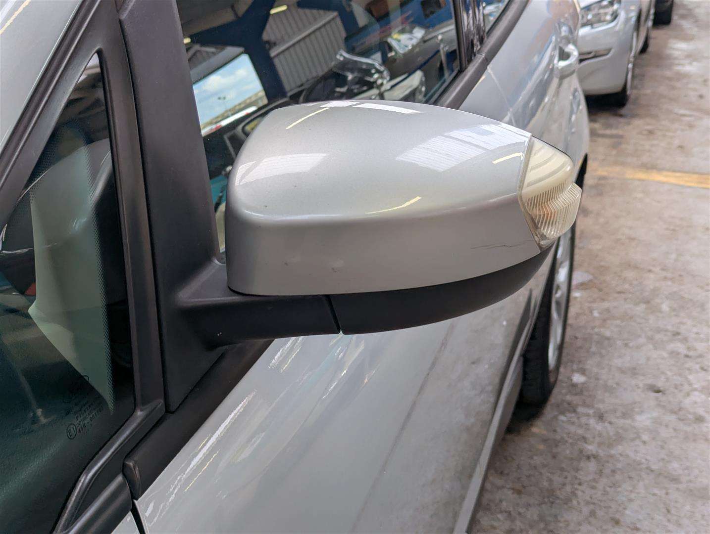 <p>2013 FORD C-MAX ZETEC</p>