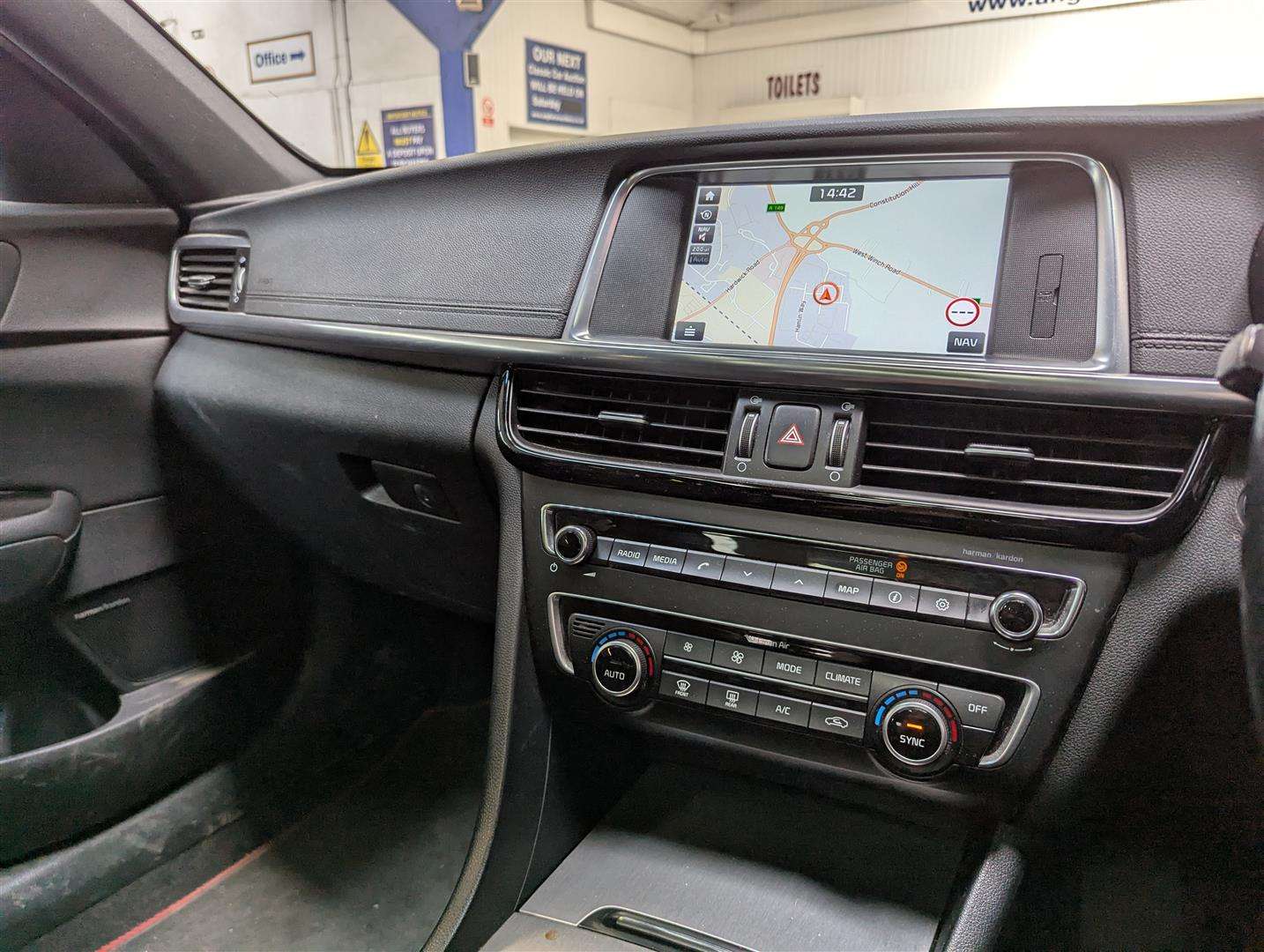 <p>2017 KIA OPTIMA GT-LINE S ISG CRDI</p>