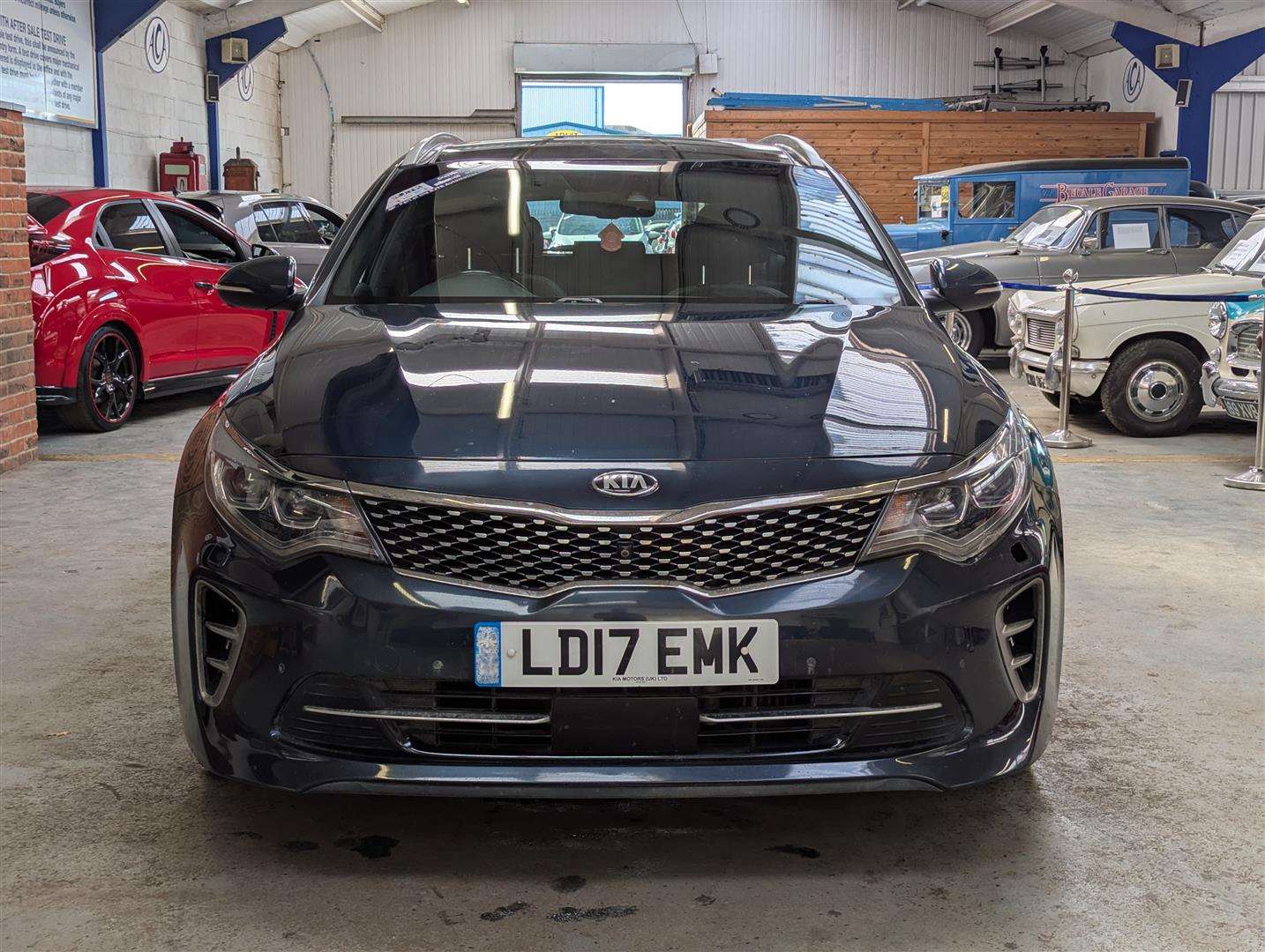 <p>2017 KIA OPTIMA GT-LINE S ISG CRDI</p>
