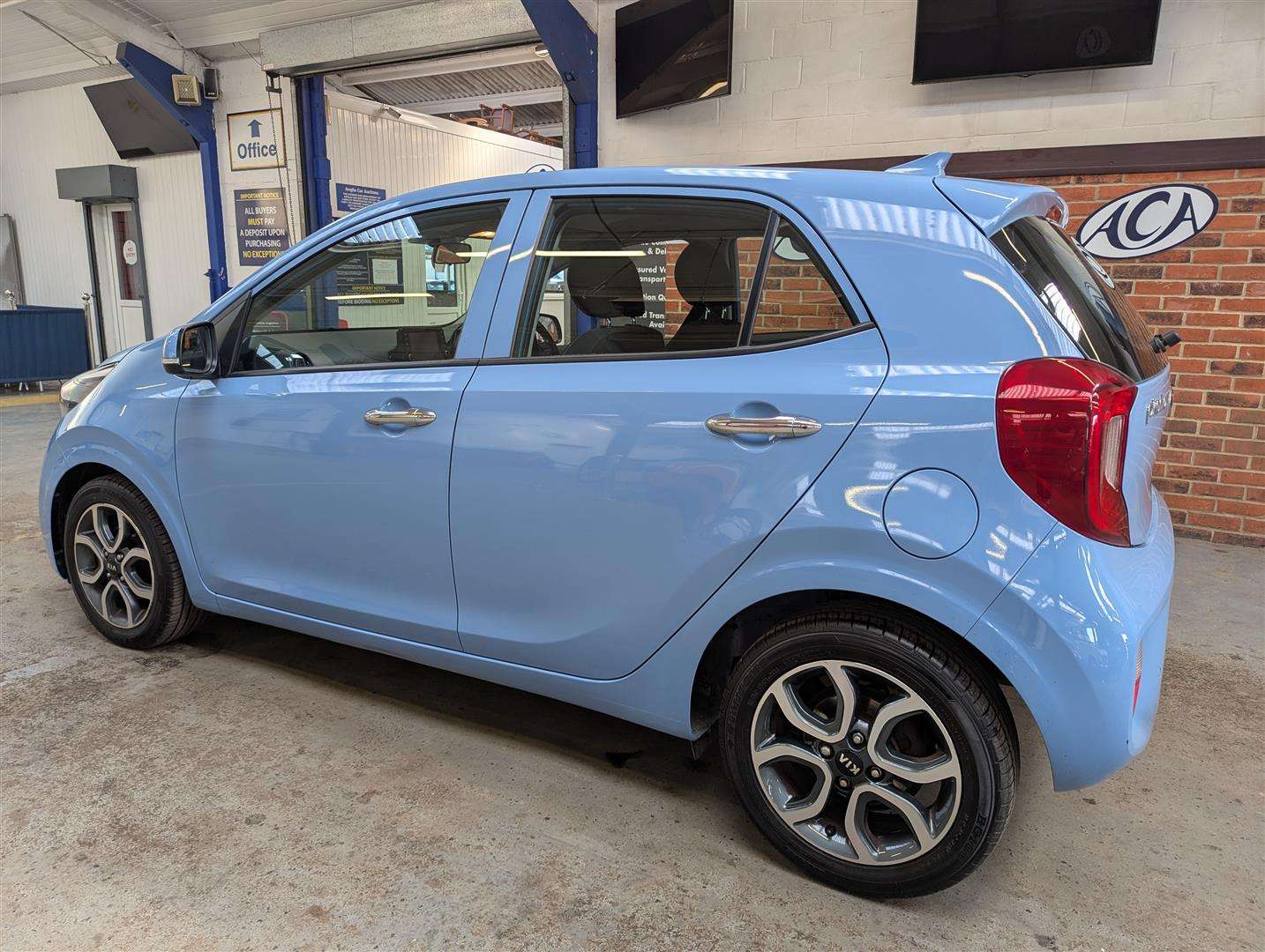 <p>2017 KIA PICANTO 3</p>