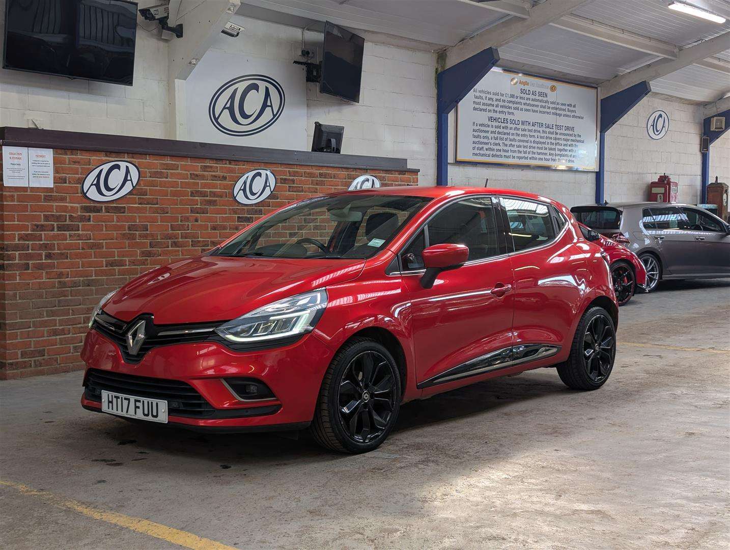 <p>2017 RENAULT CLIO SIGNATURE NAV DCI</p>