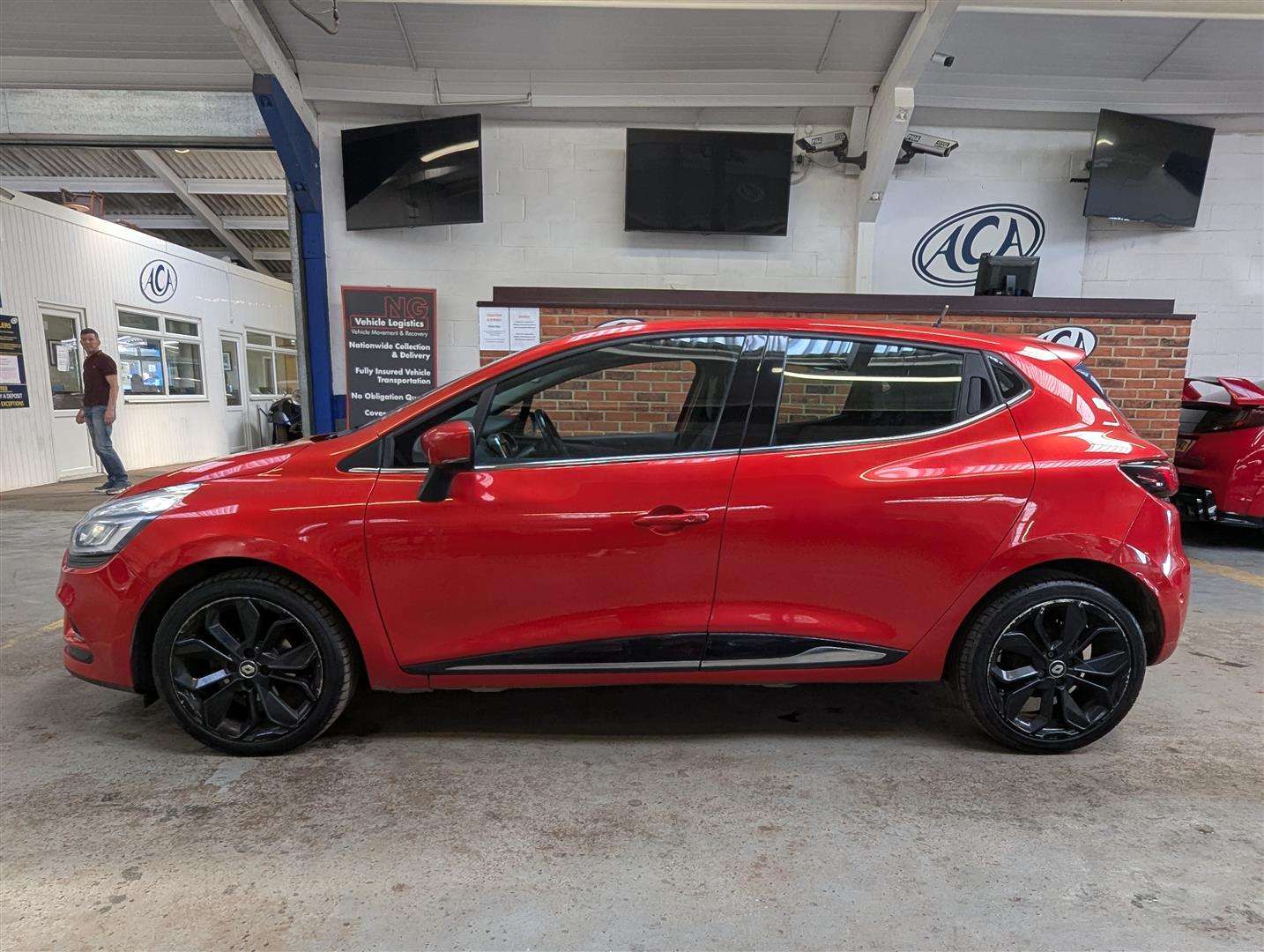 <p>2017 RENAULT CLIO SIGNATURE NAV DCI</p>