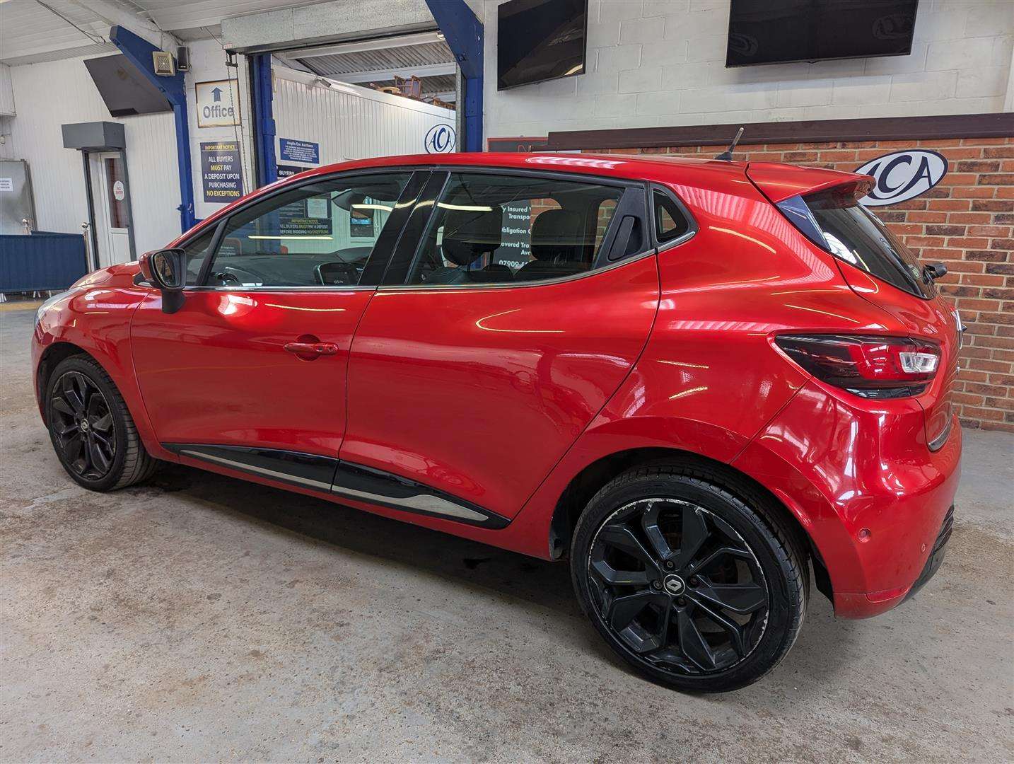 <p>2017 RENAULT CLIO SIGNATURE NAV DCI</p>