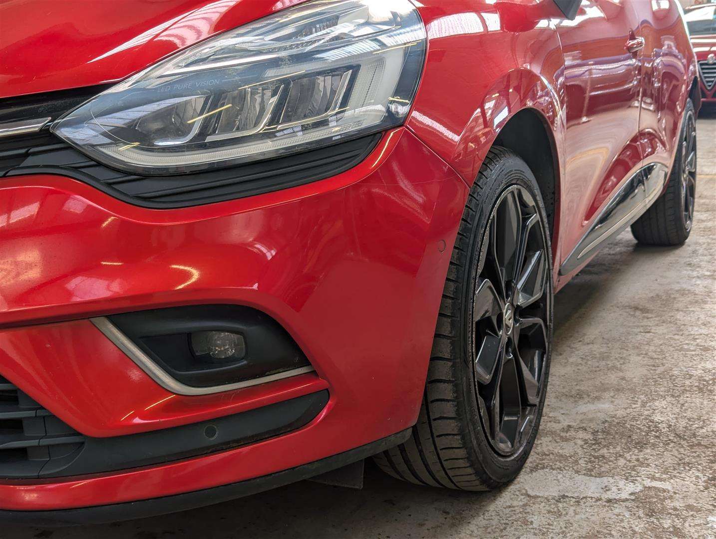<p>2017 RENAULT CLIO SIGNATURE NAV DCI</p>
