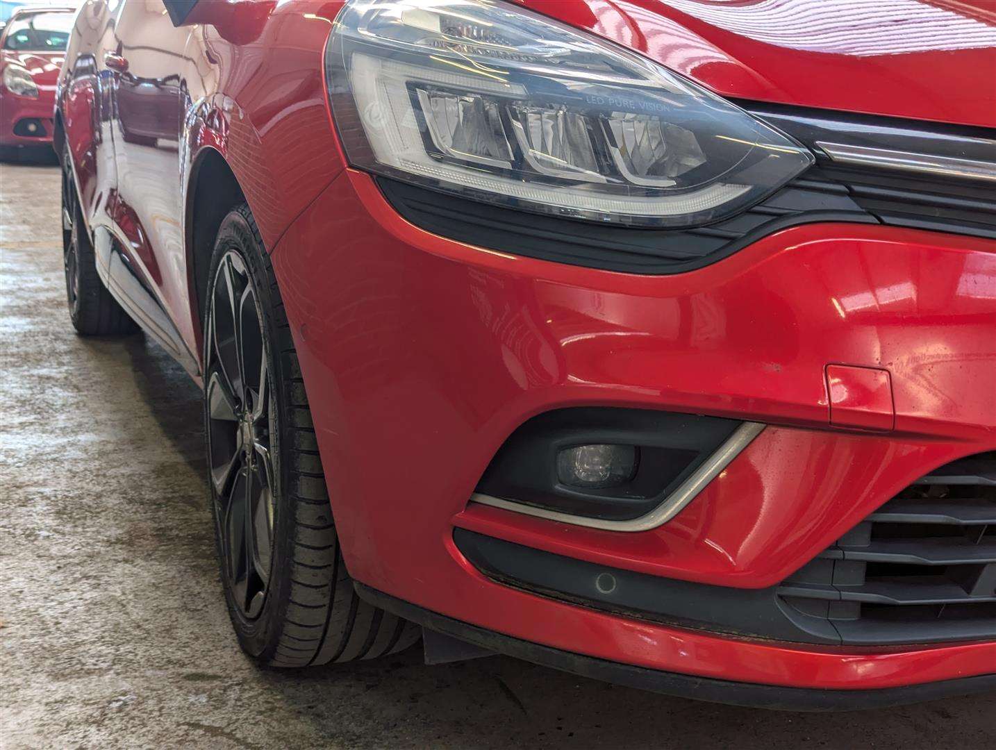 <p>2017 RENAULT CLIO SIGNATURE NAV DCI</p>