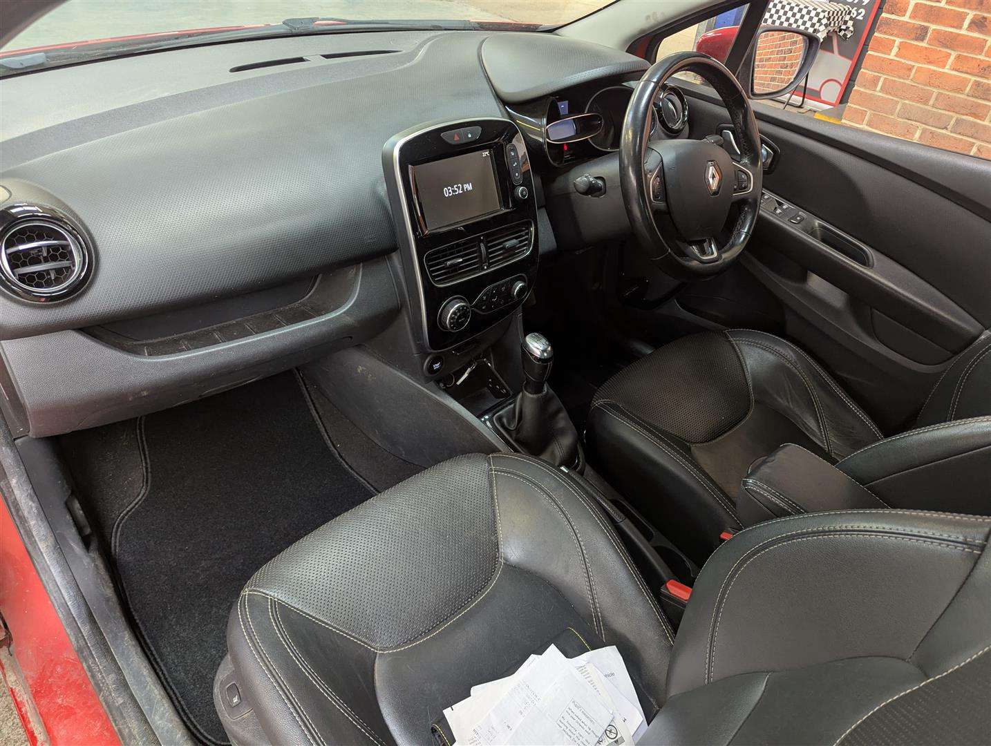 <p>2017 RENAULT CLIO SIGNATURE NAV DCI</p>