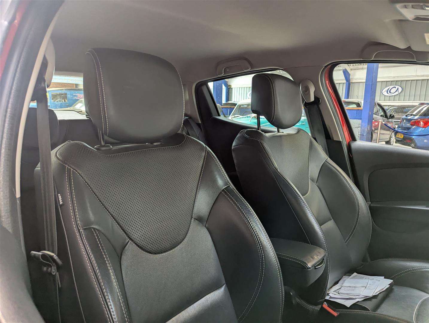 <p>2017 RENAULT CLIO SIGNATURE NAV DCI</p>